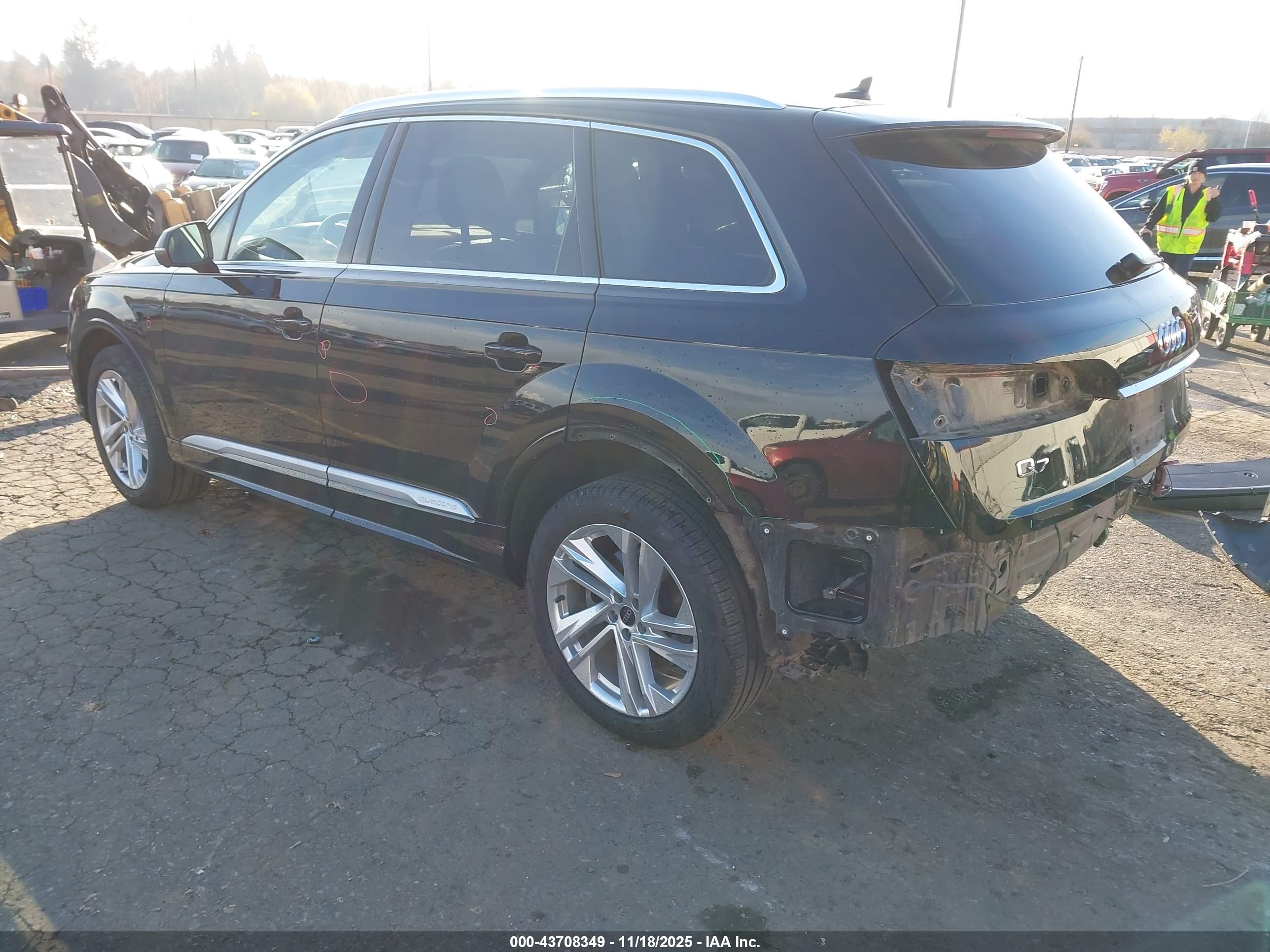 AUDI Q7 image 3