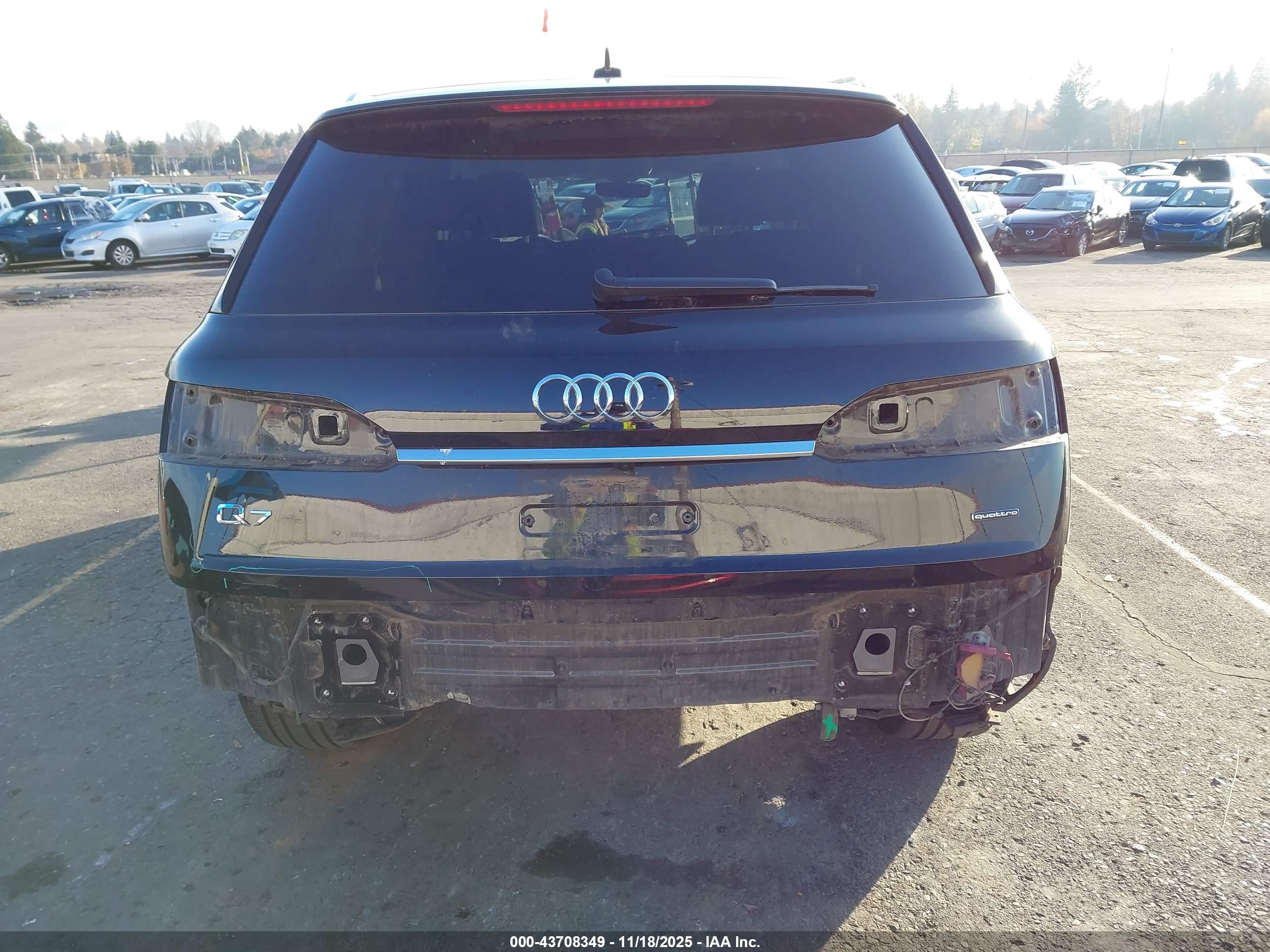 AUDI Q7 image 6