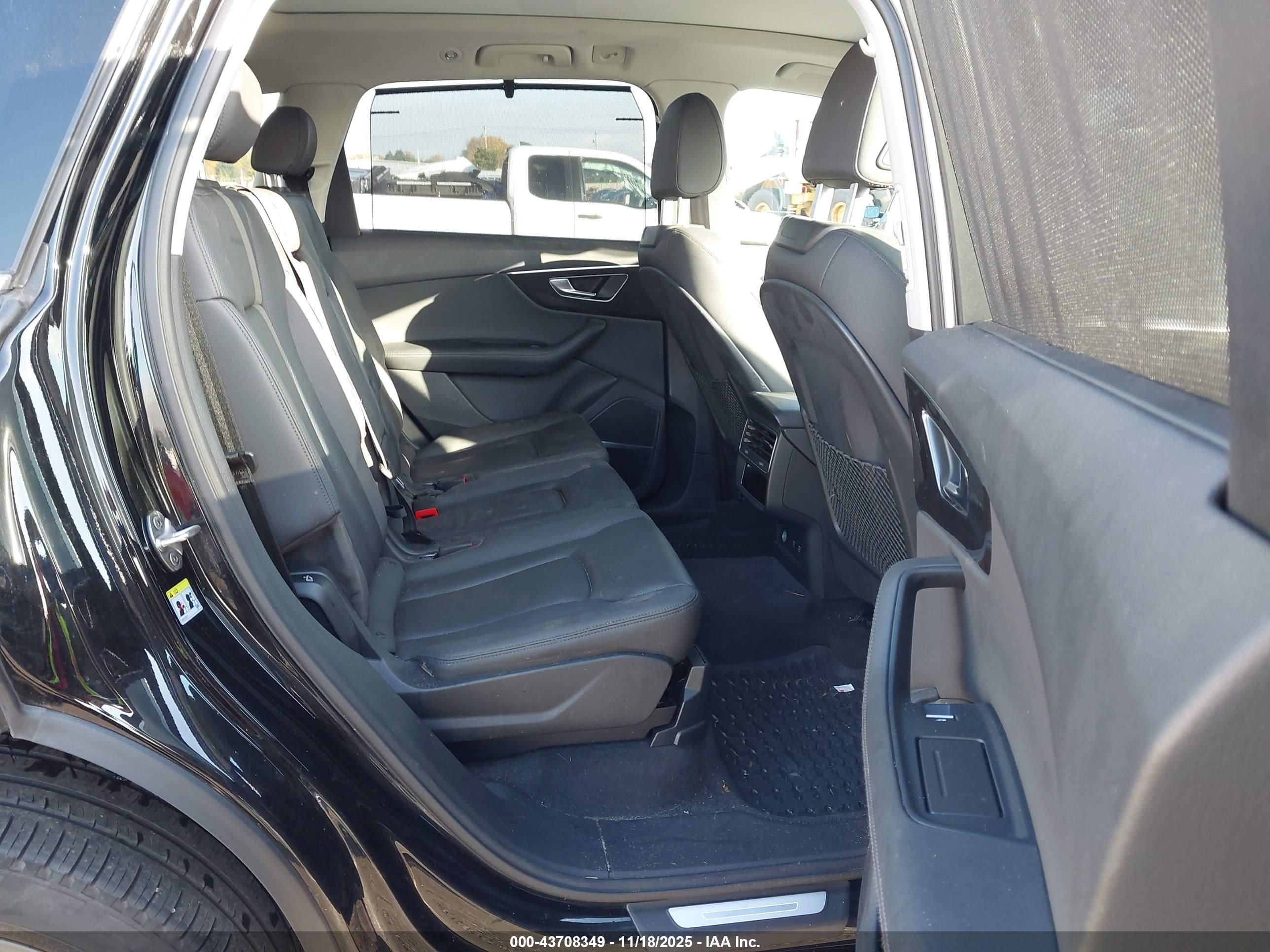 AUDI Q7 image 8