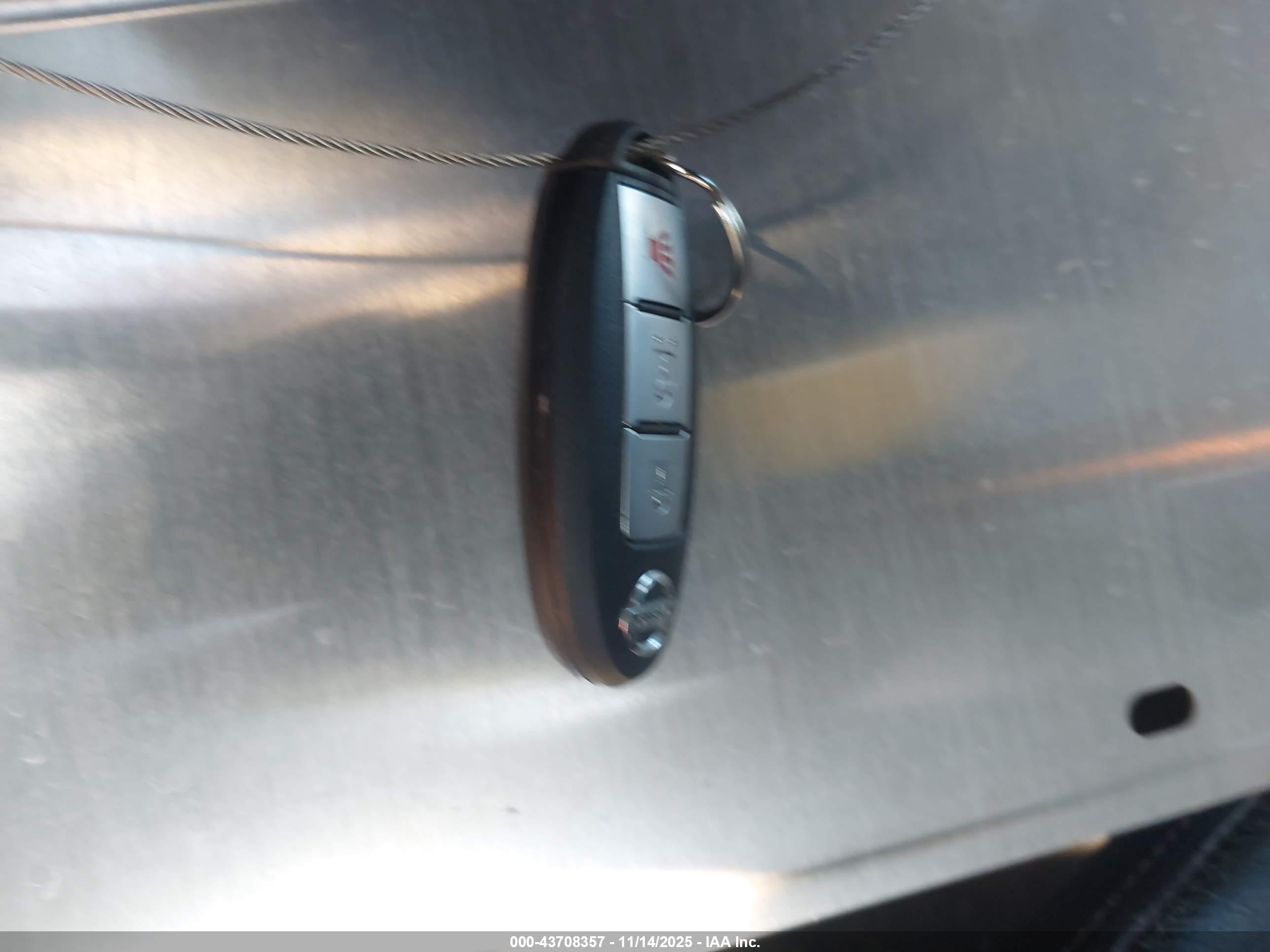 NISSAN ROGUE image 11