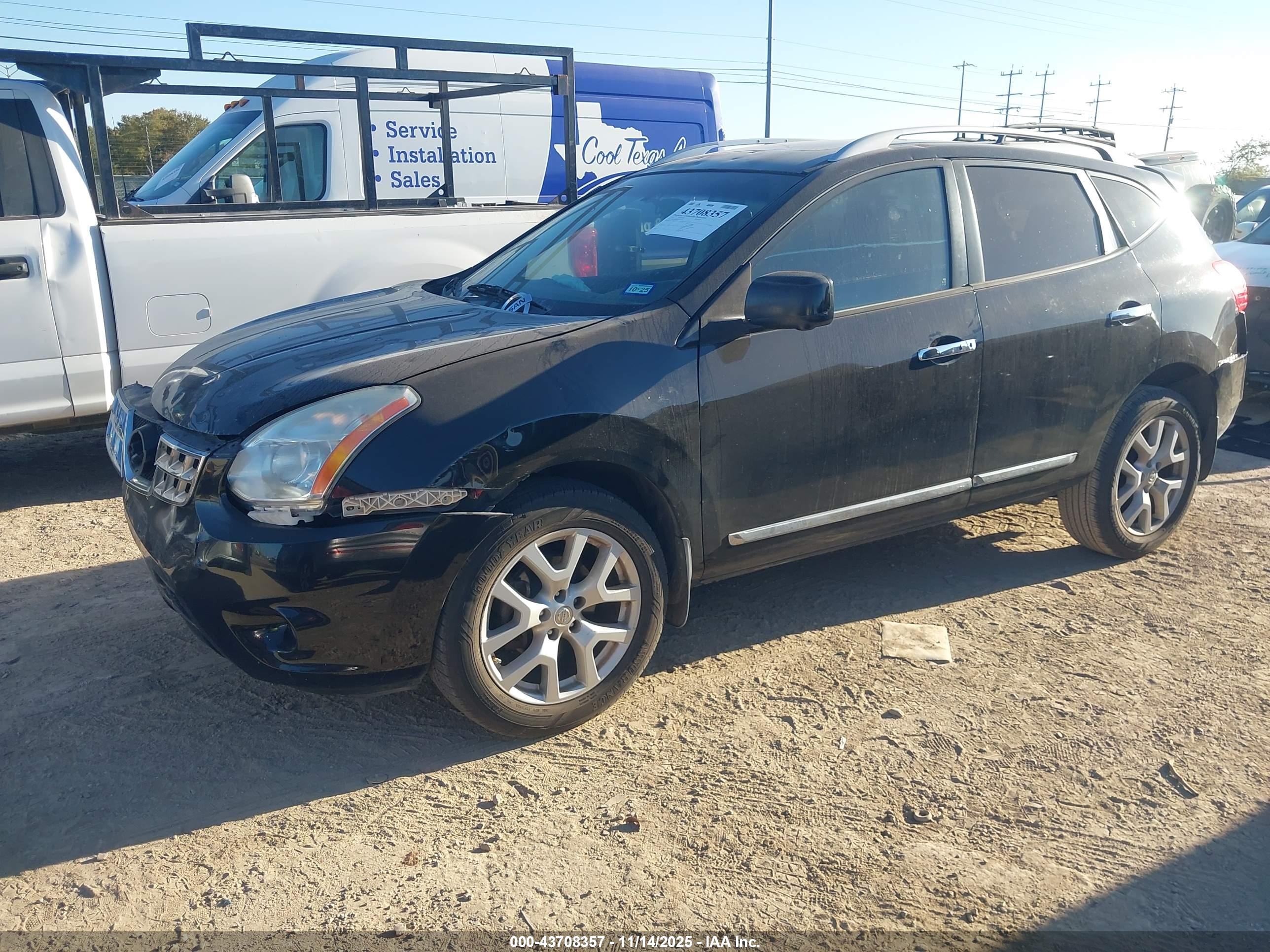 NISSAN ROGUE image 2