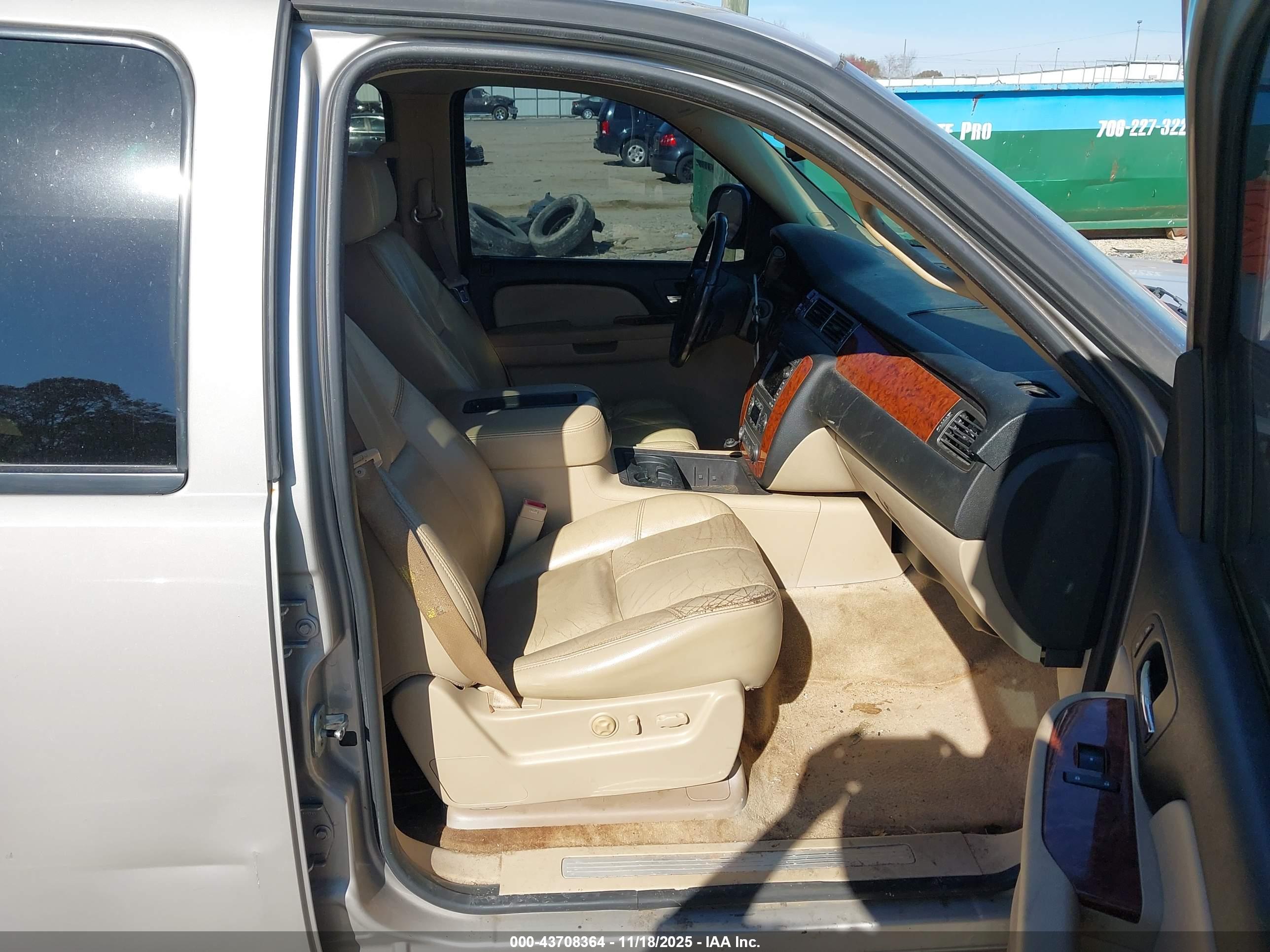 CHEVROLET TAHOE image 5