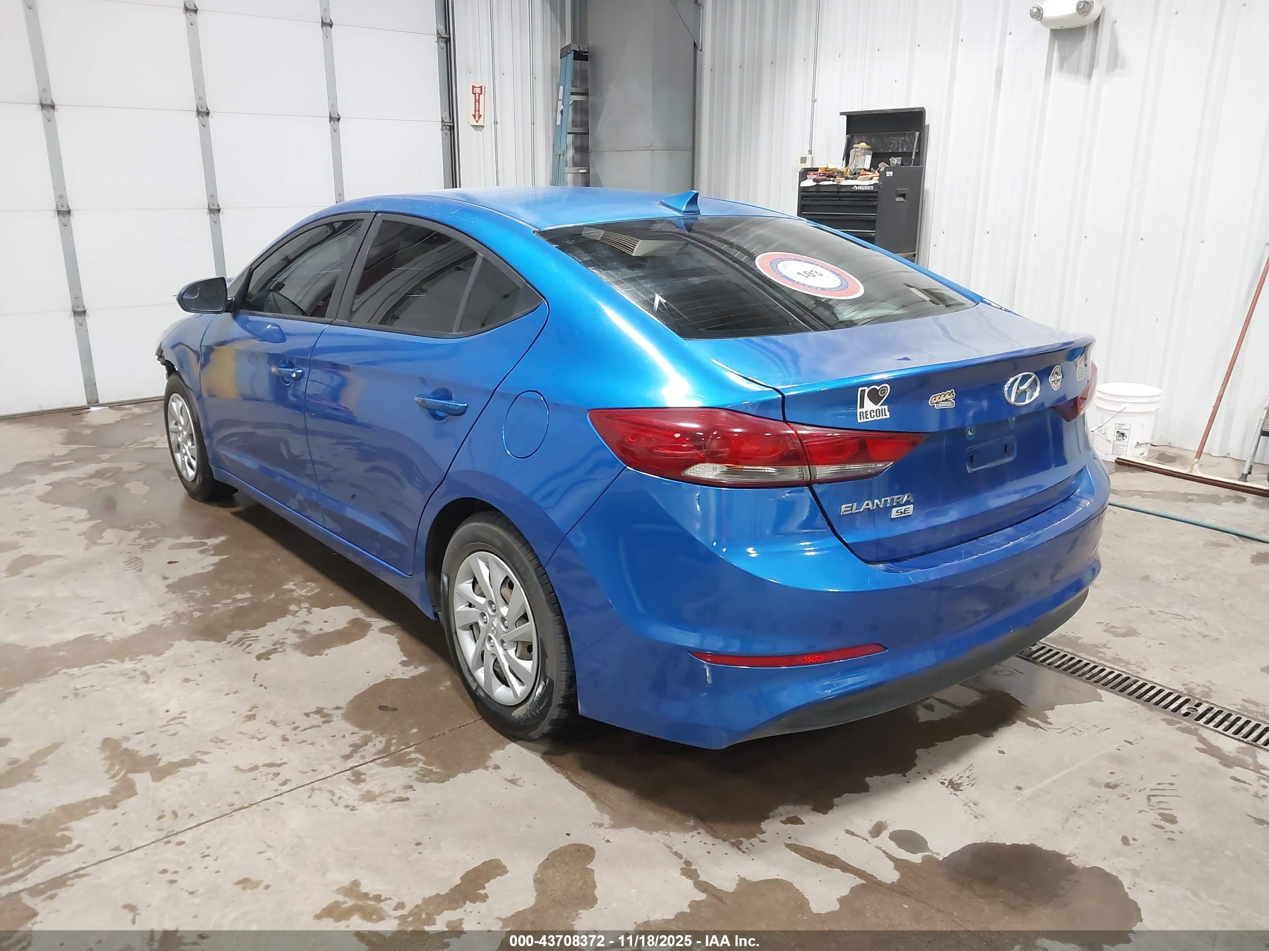 HYUNDAI ELANTRA image 3