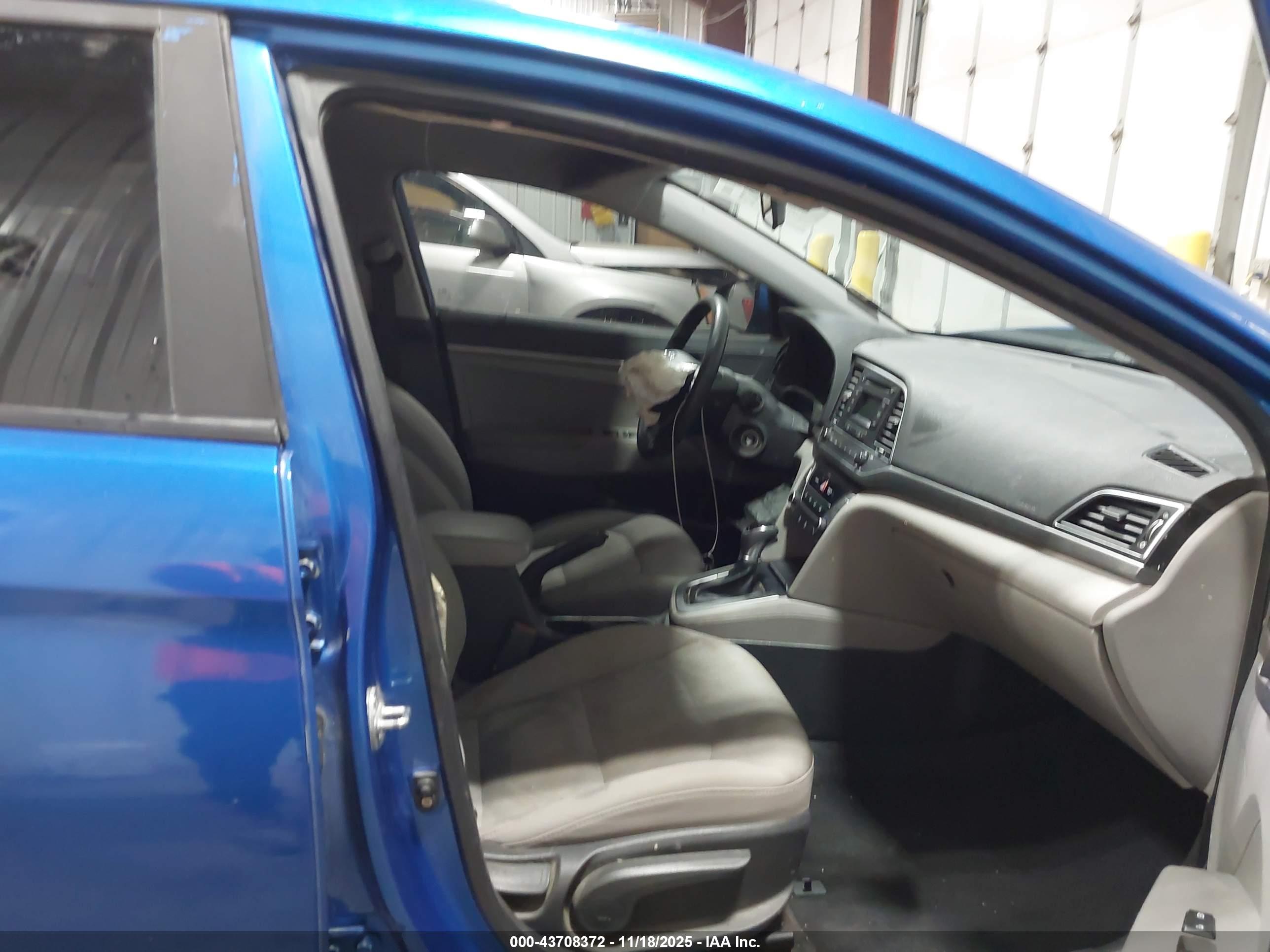 HYUNDAI ELANTRA image 5