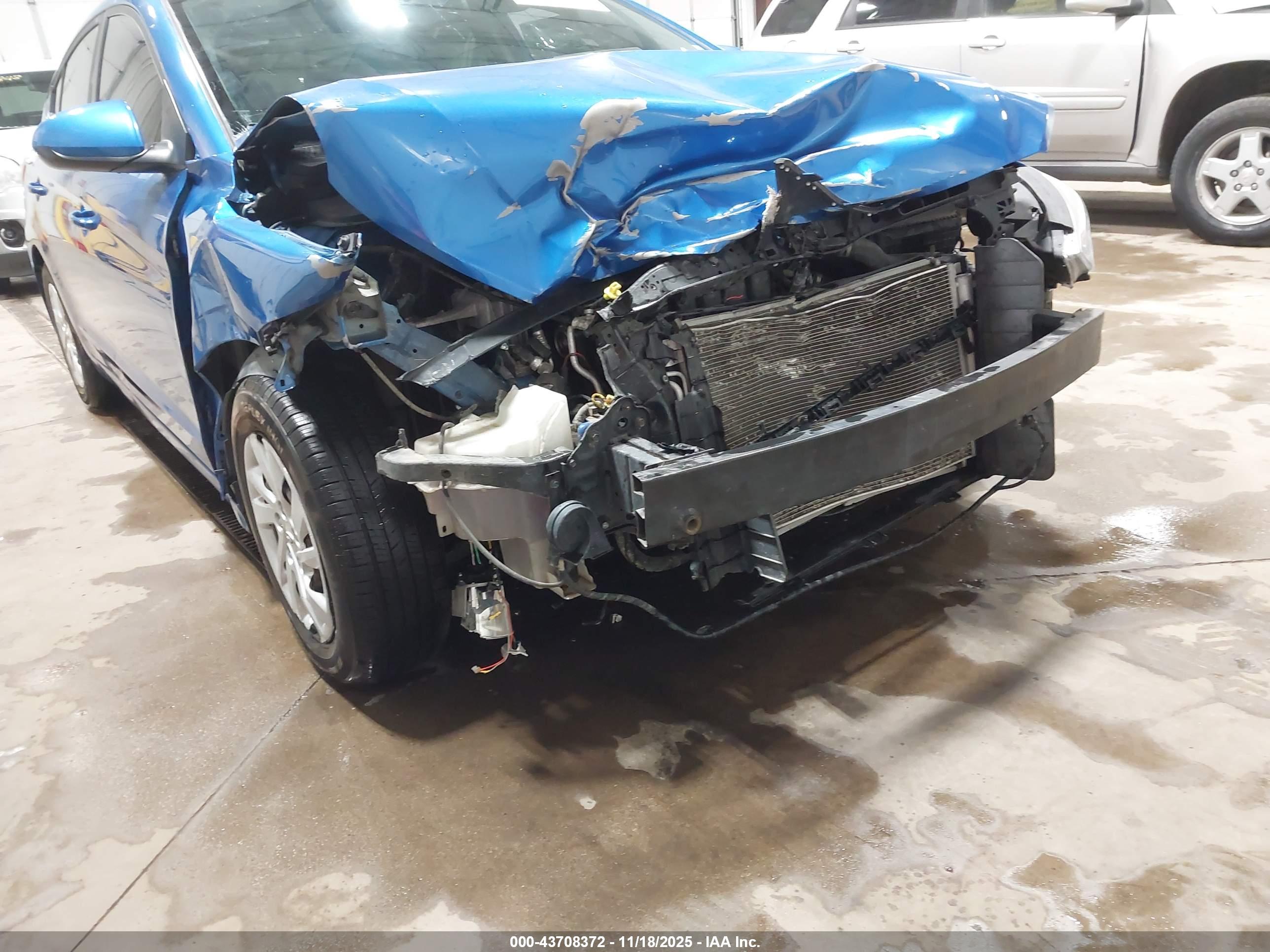 HYUNDAI ELANTRA image 6