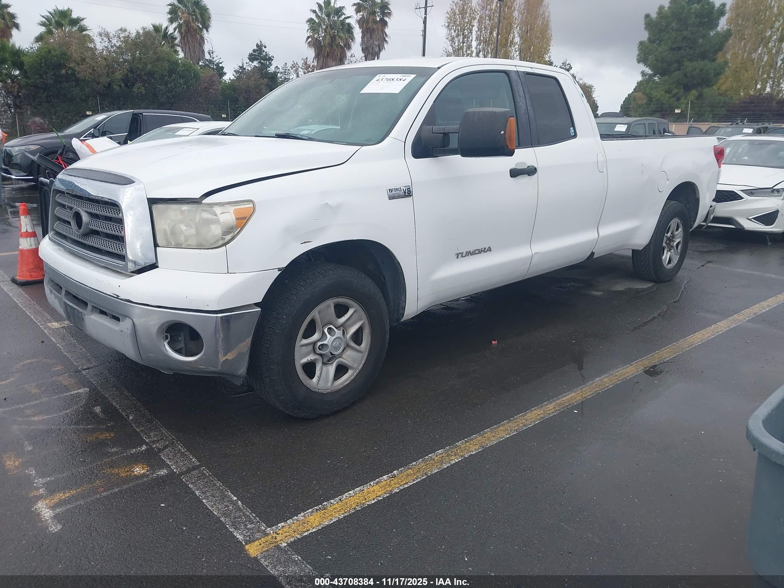 TOYOTA TUNDRA image 2