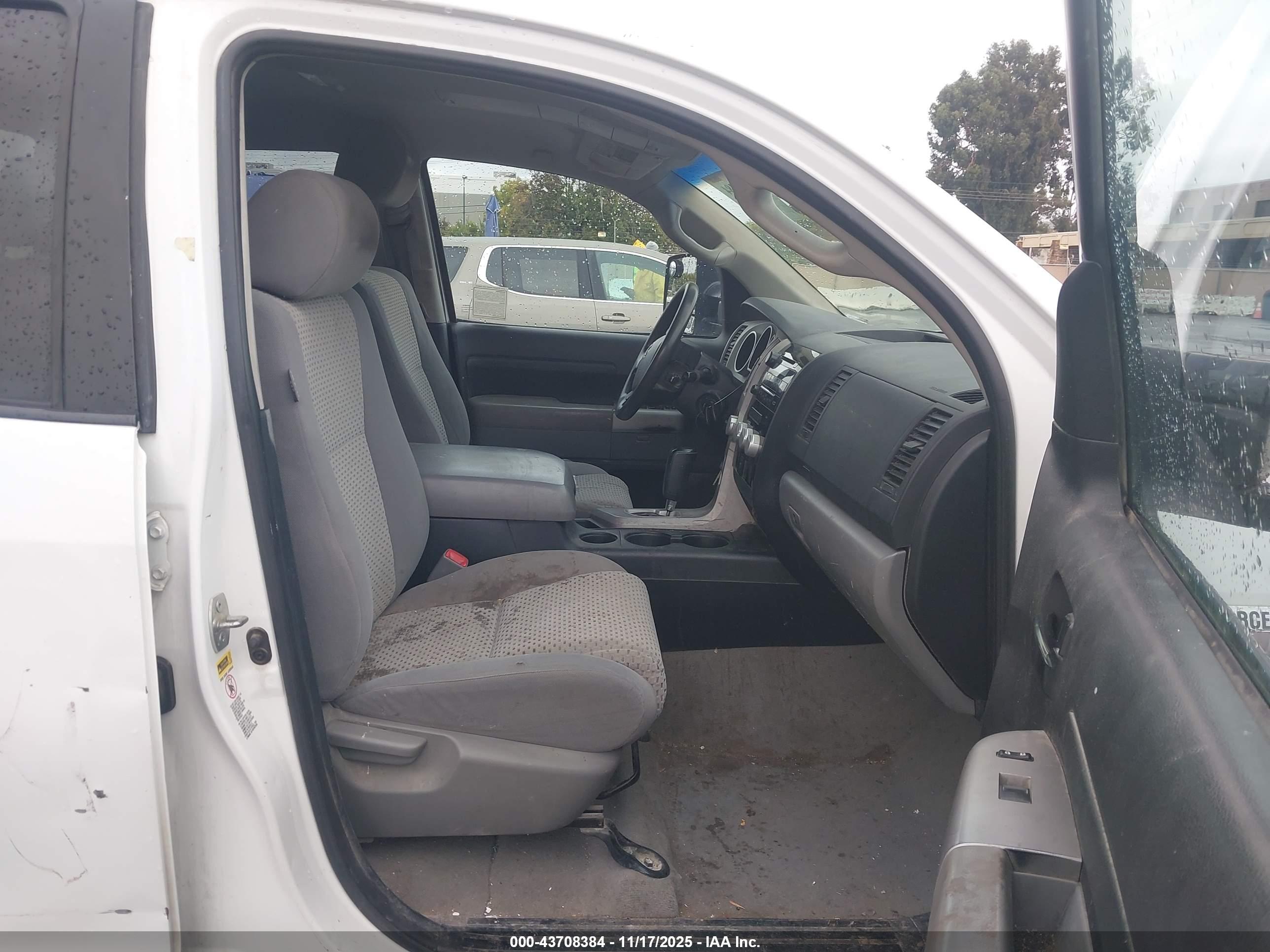 TOYOTA TUNDRA image 5