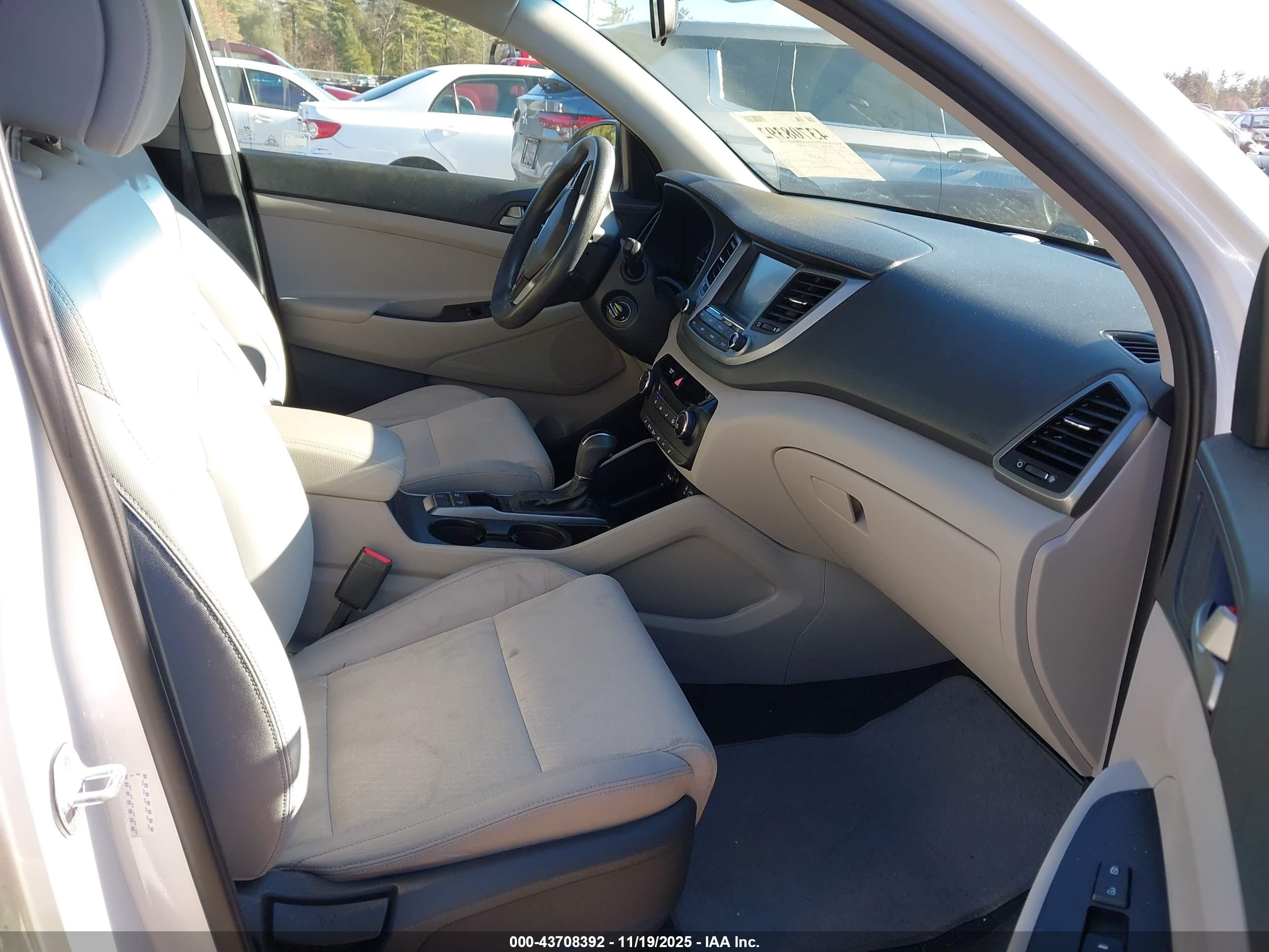 HYUNDAI TUCSON image 5
