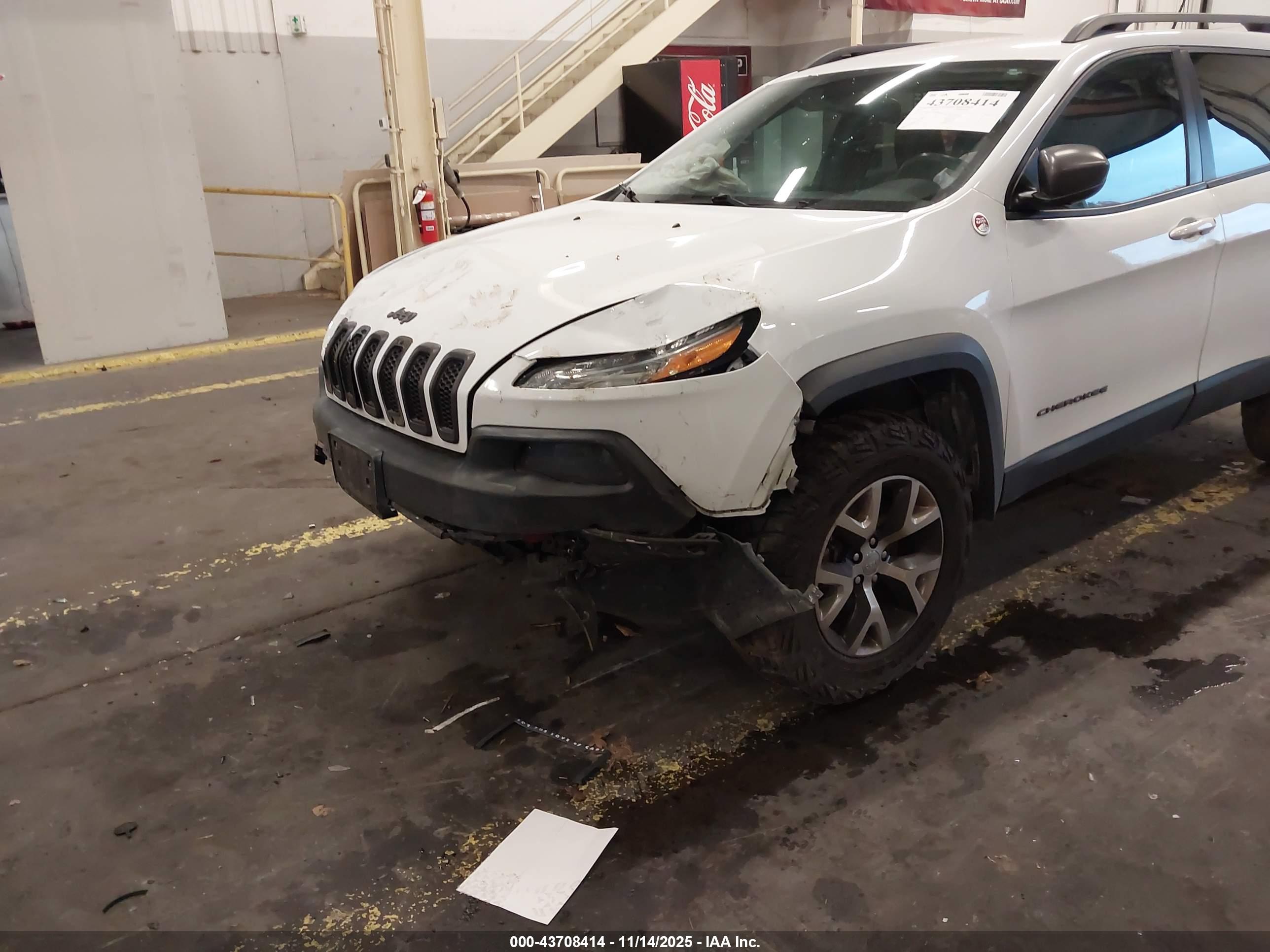 JEEP CHEROKEE image 6
