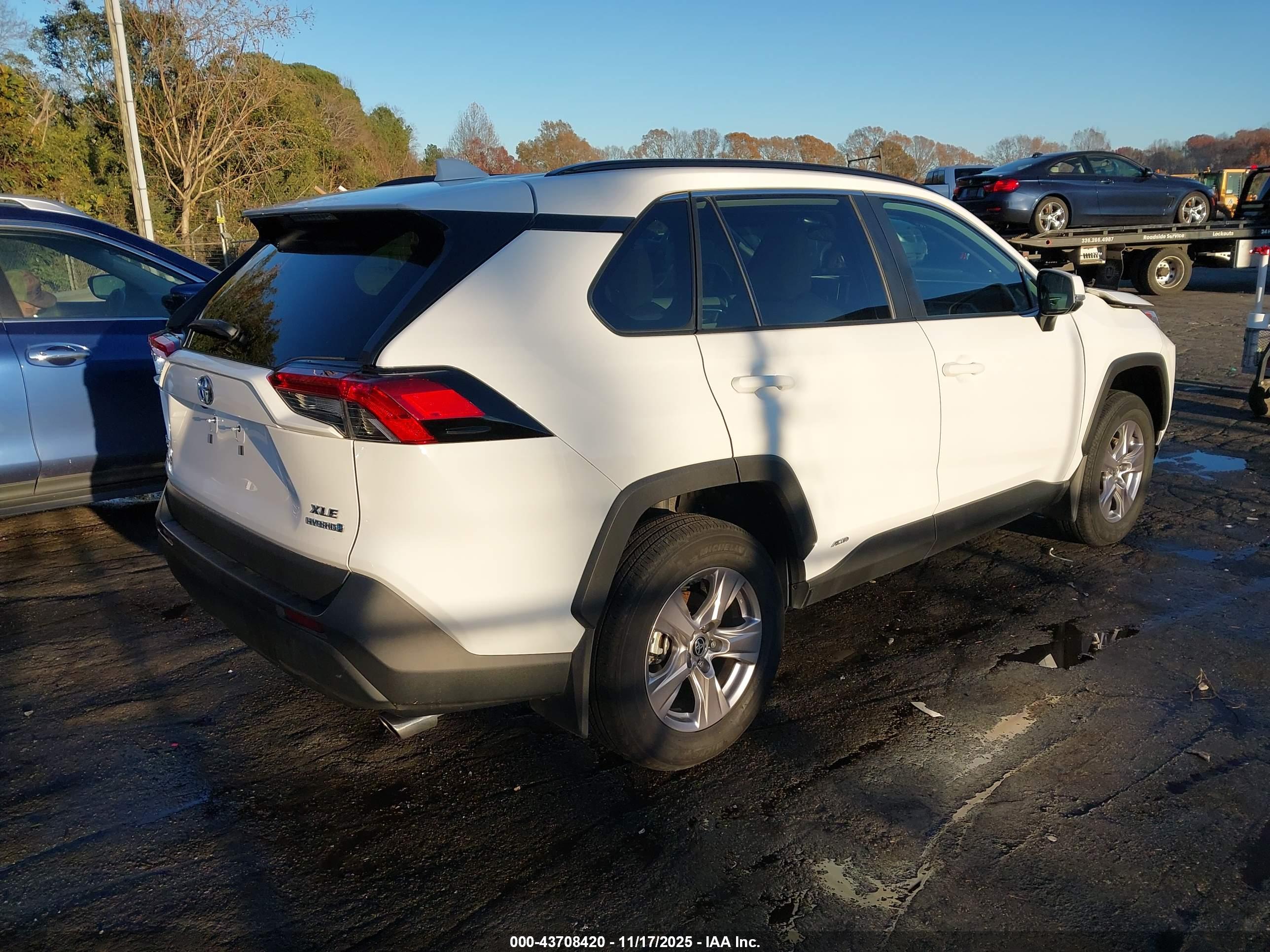 TOYOTA RAV4 image 4