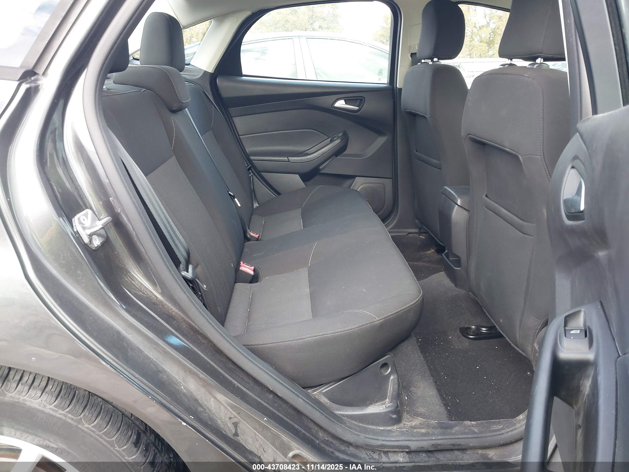 FORD FOCUS image 8
