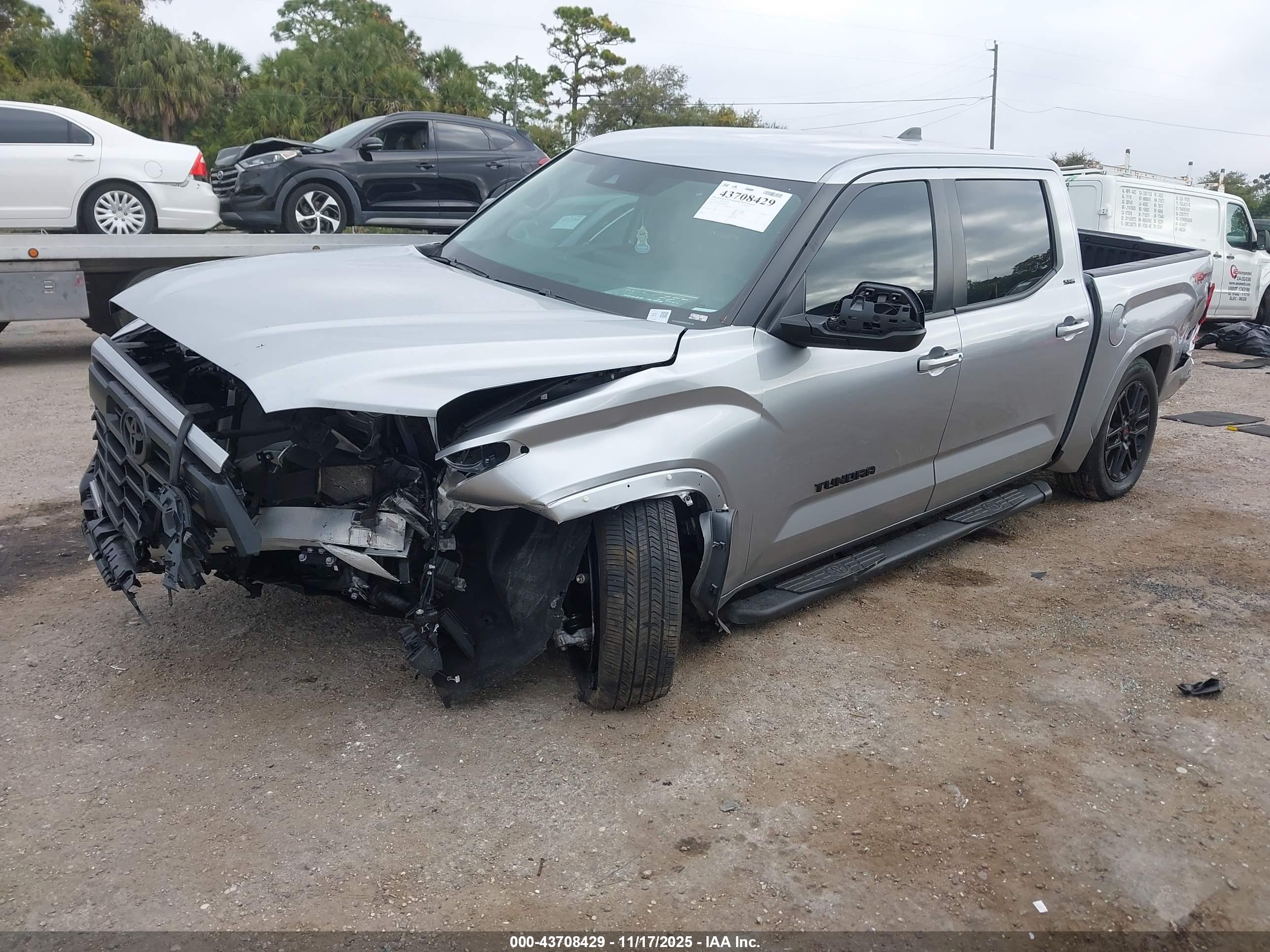 TOYOTA TUNDRA image 2