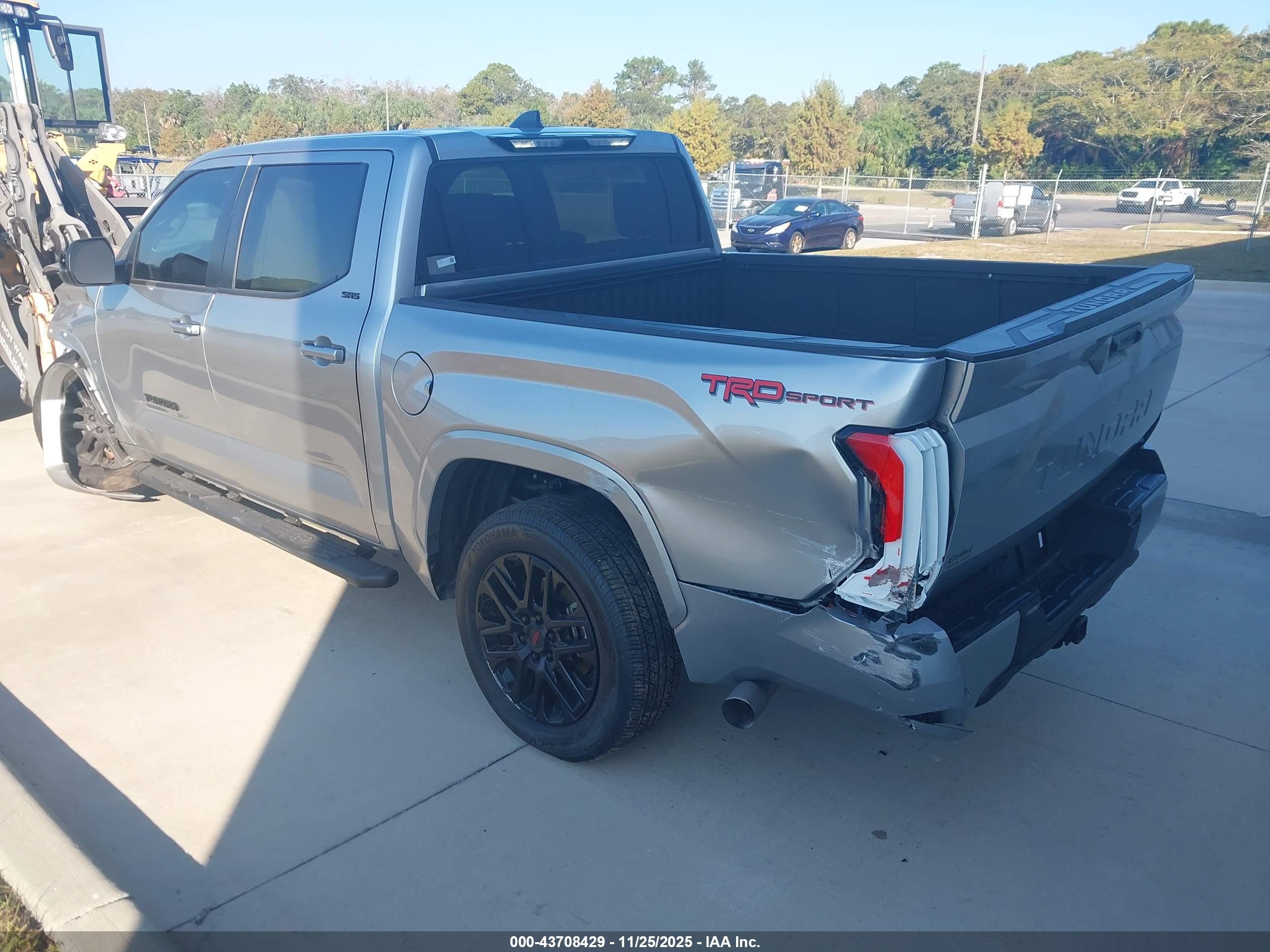 TOYOTA TUNDRA image 3