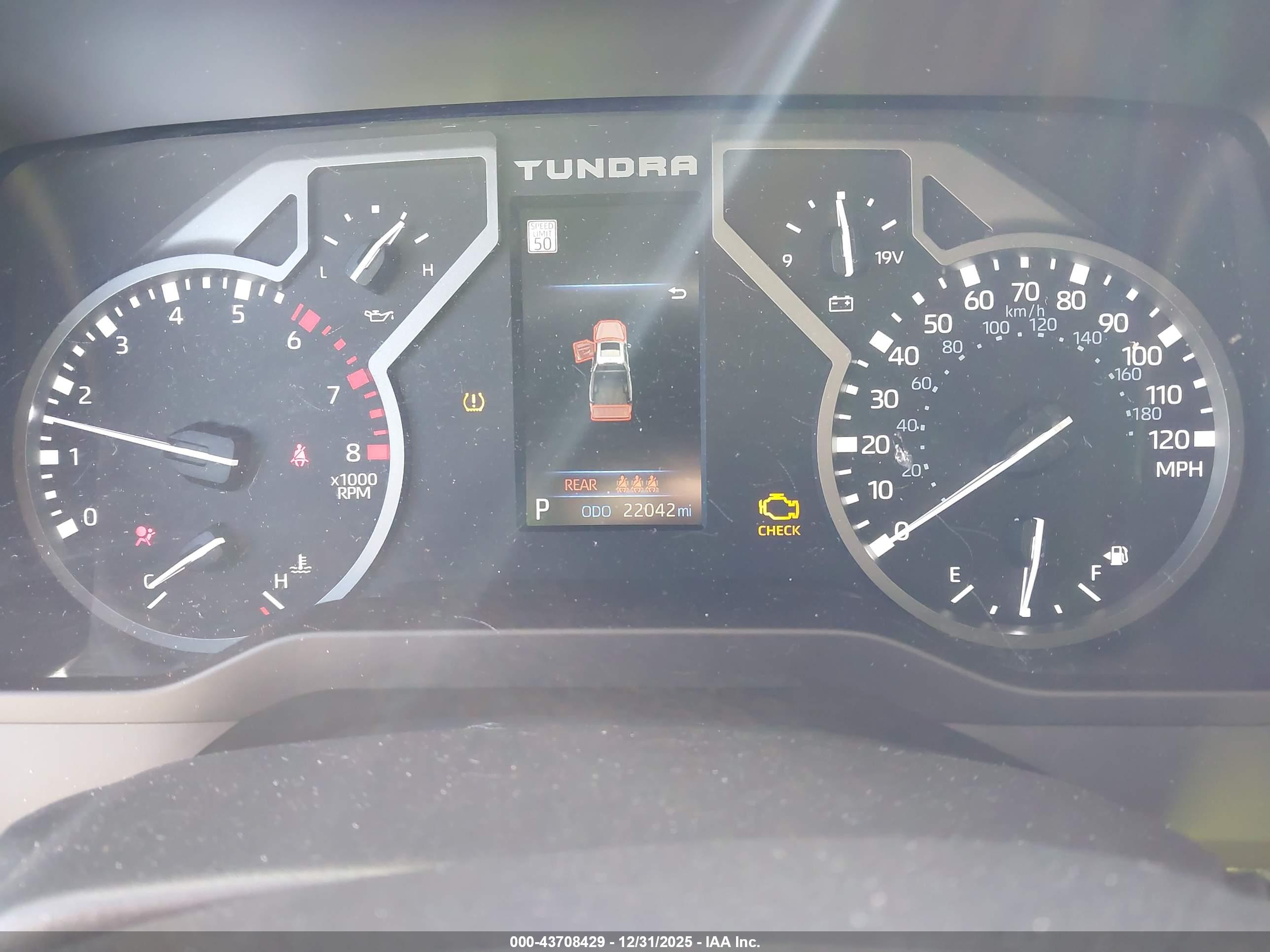 TOYOTA TUNDRA image 7