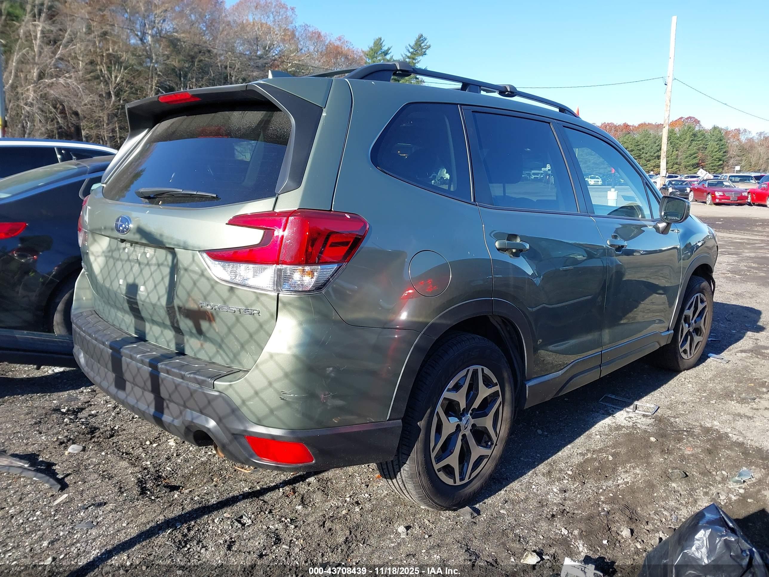 SUBARU FORESTER image 4