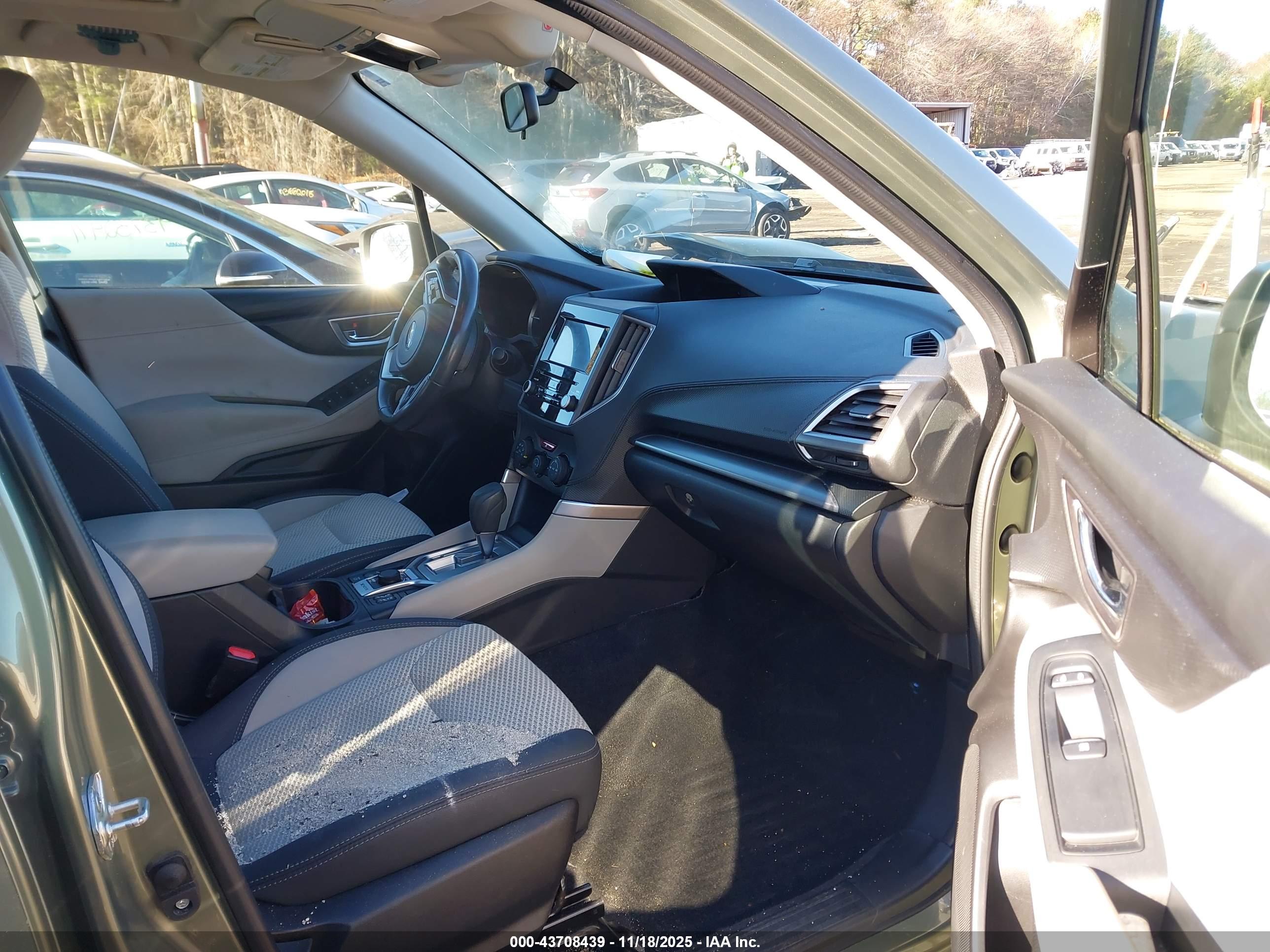 SUBARU FORESTER image 5