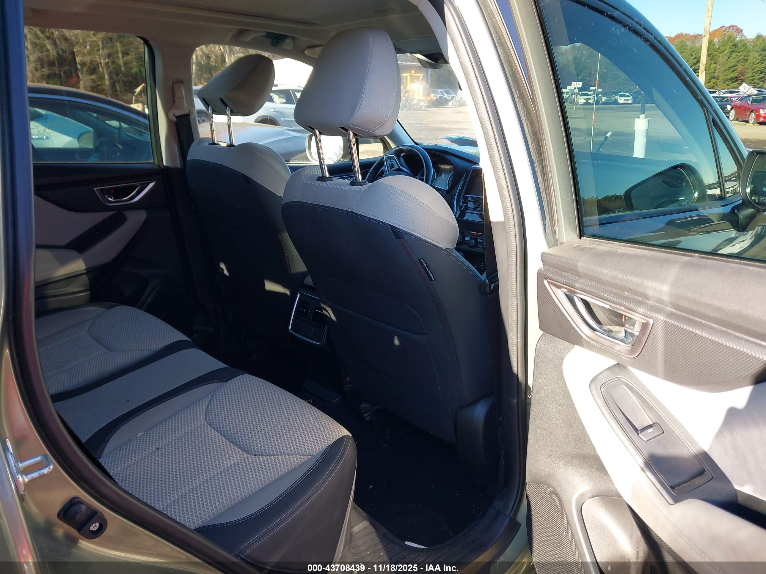 SUBARU FORESTER image 8