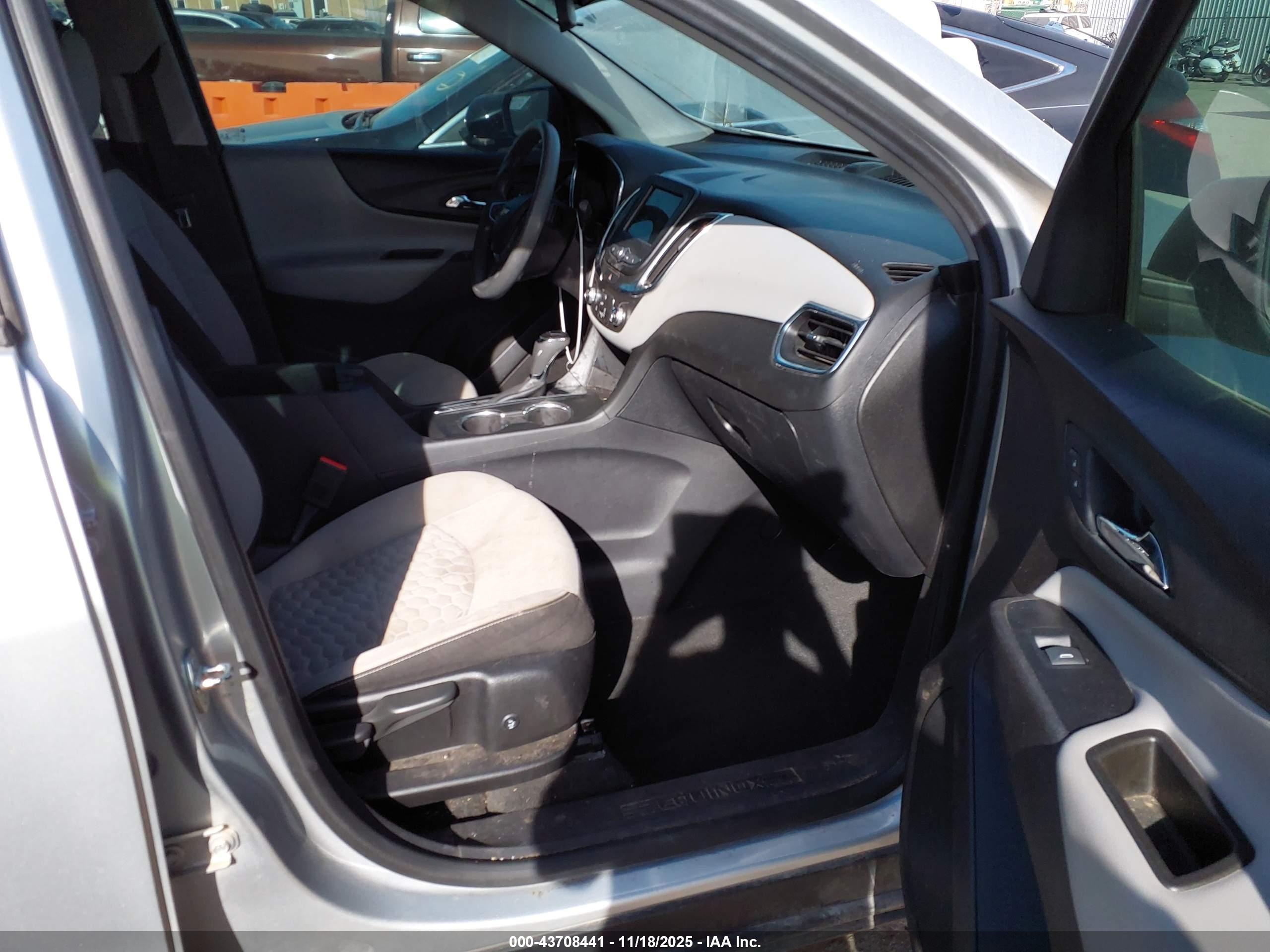 CHEVROLET EQUINOX image 5