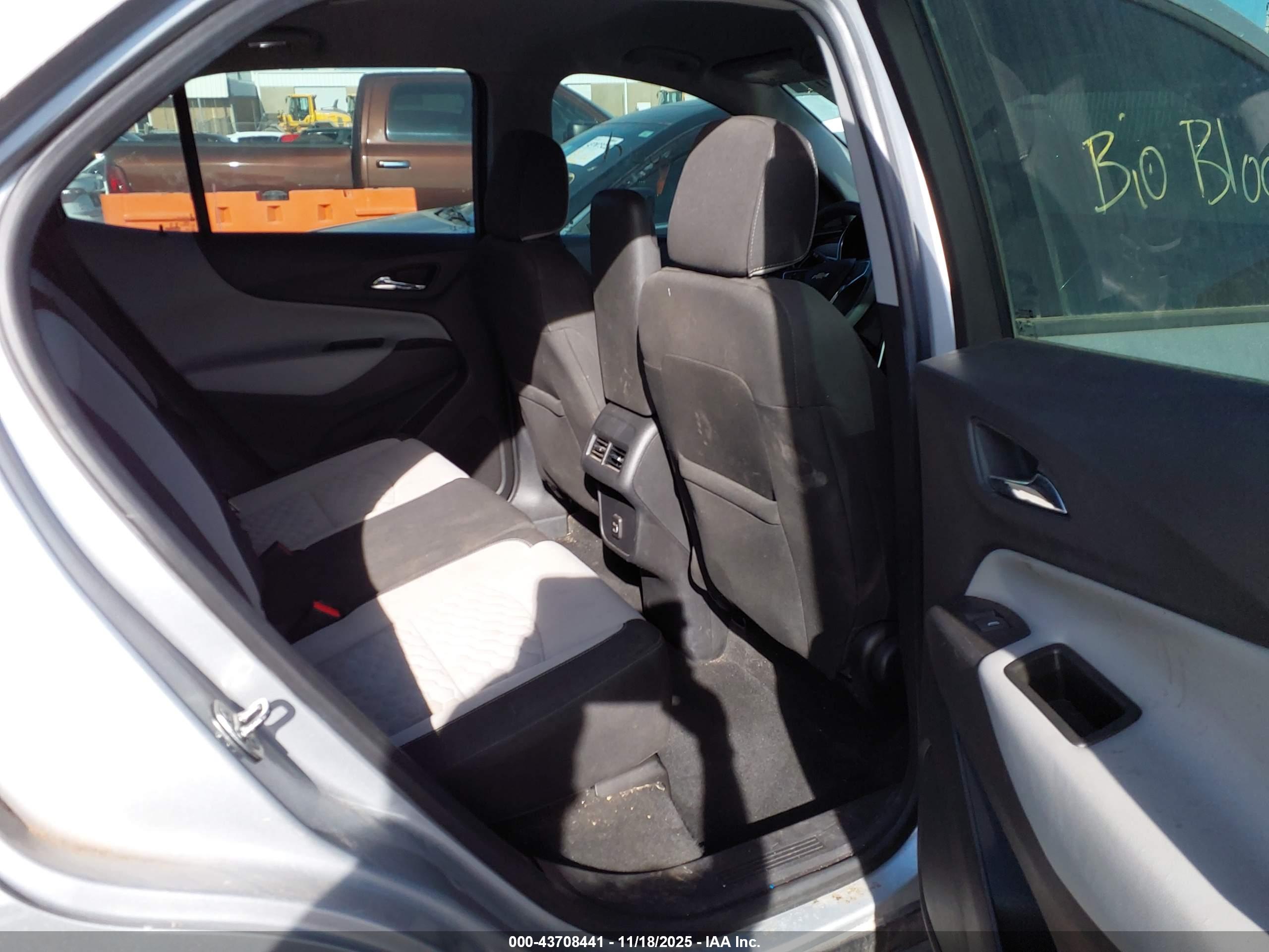 CHEVROLET EQUINOX image 8
