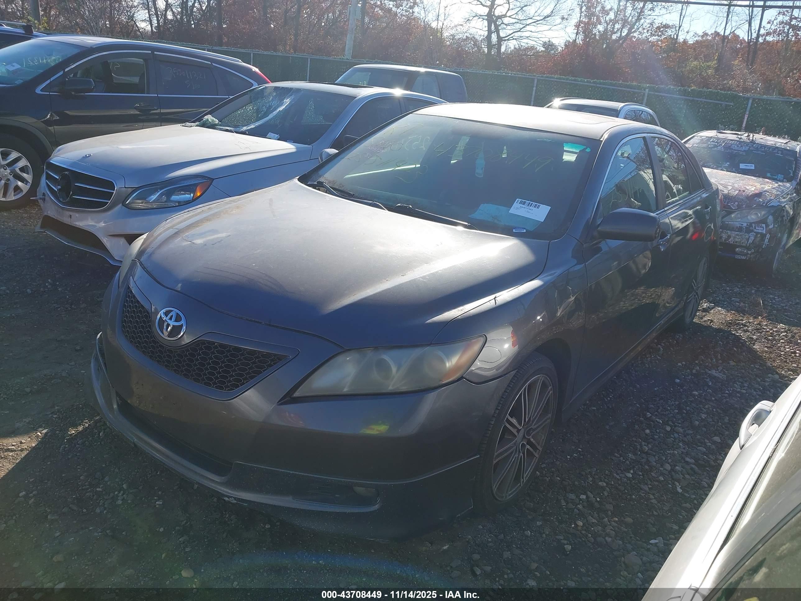 TOYOTA CAMRY image 2