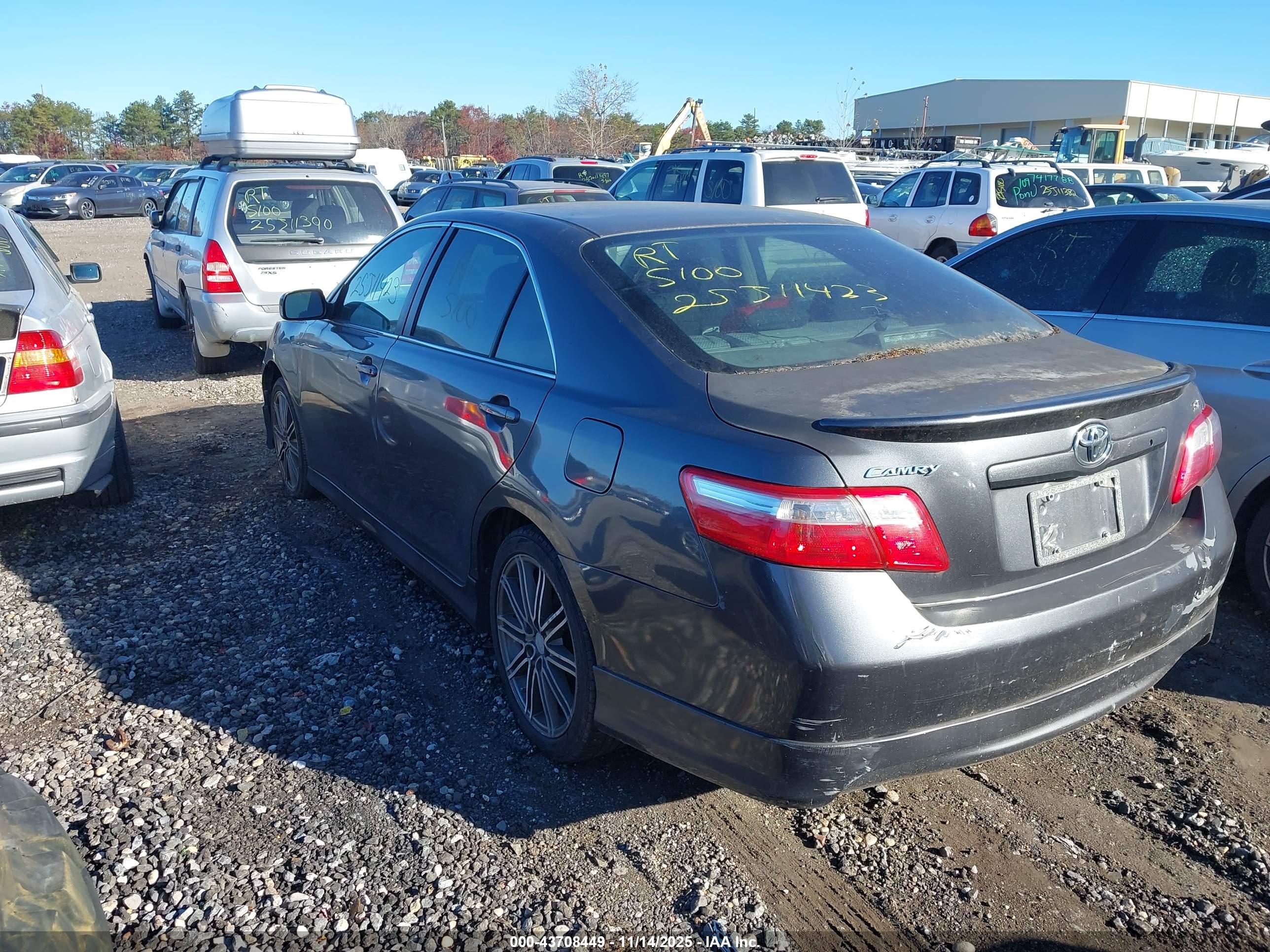 TOYOTA CAMRY image 3