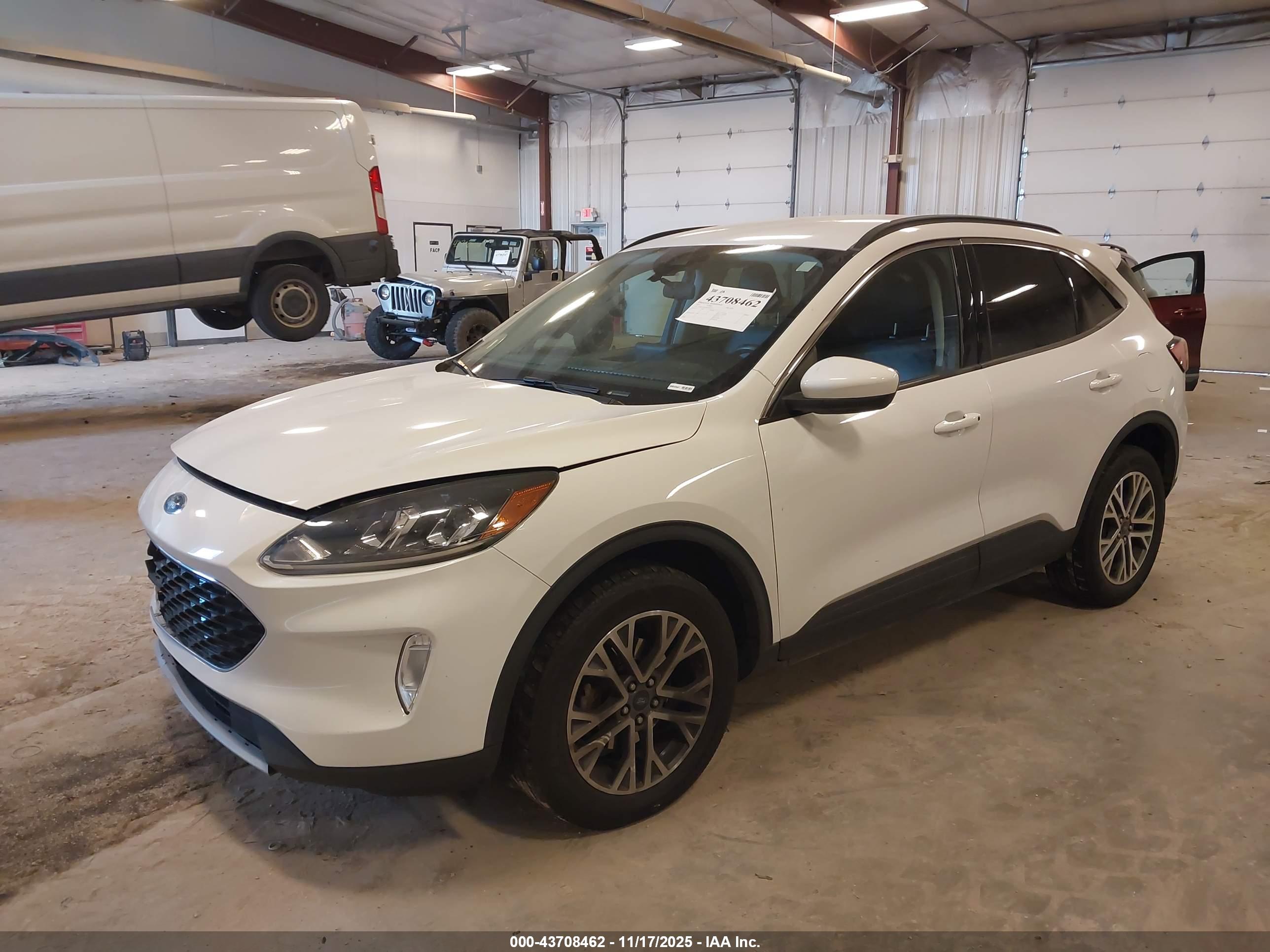 FORD ESCAPE image 2