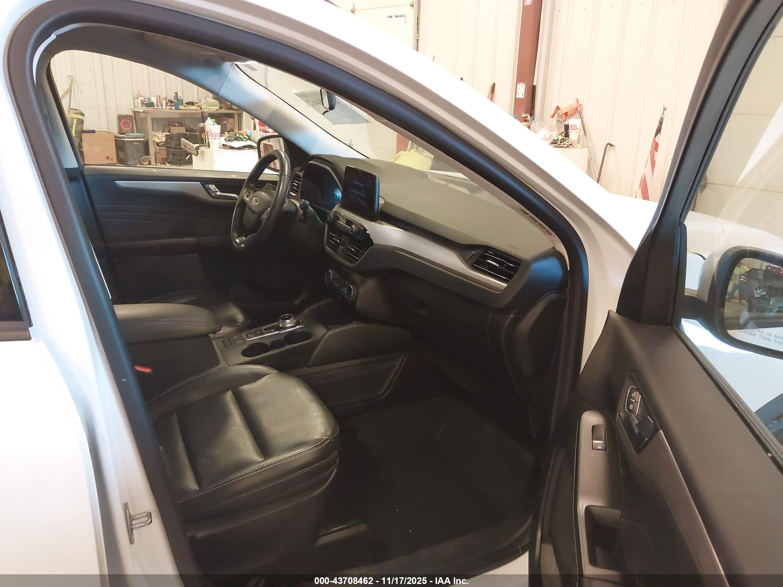 FORD ESCAPE image 5