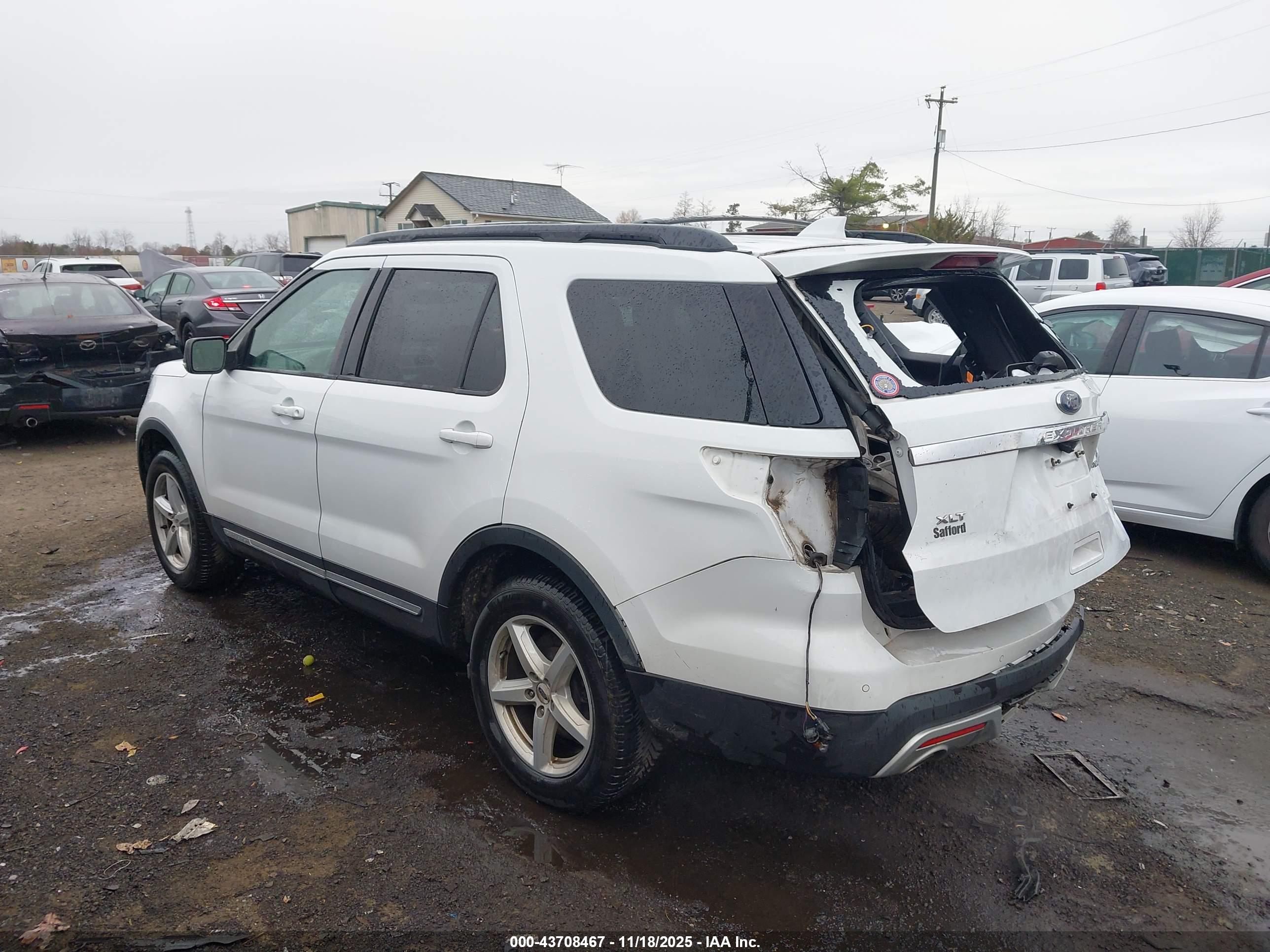 FORD EXPLORER image 3