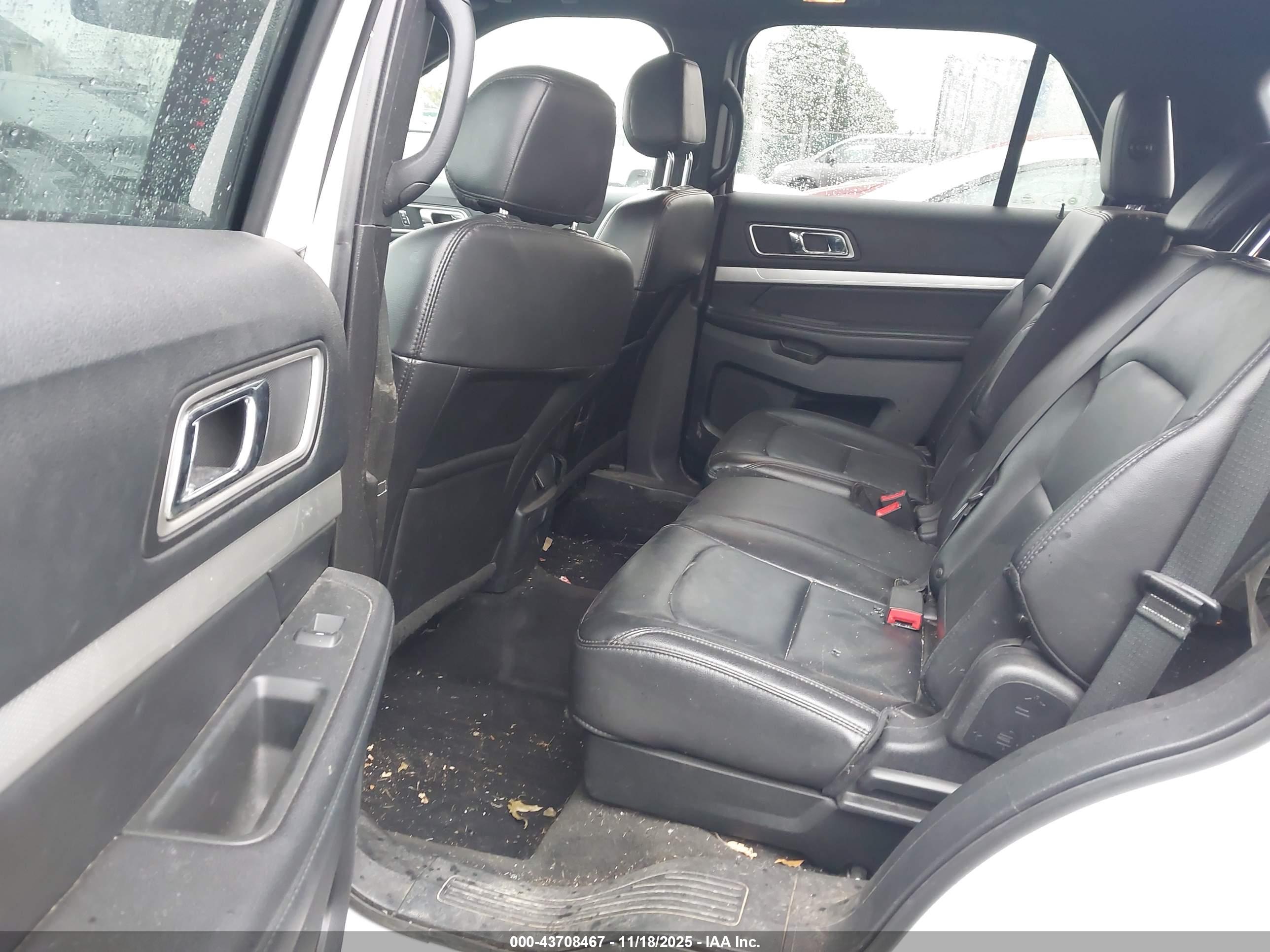 FORD EXPLORER image 8