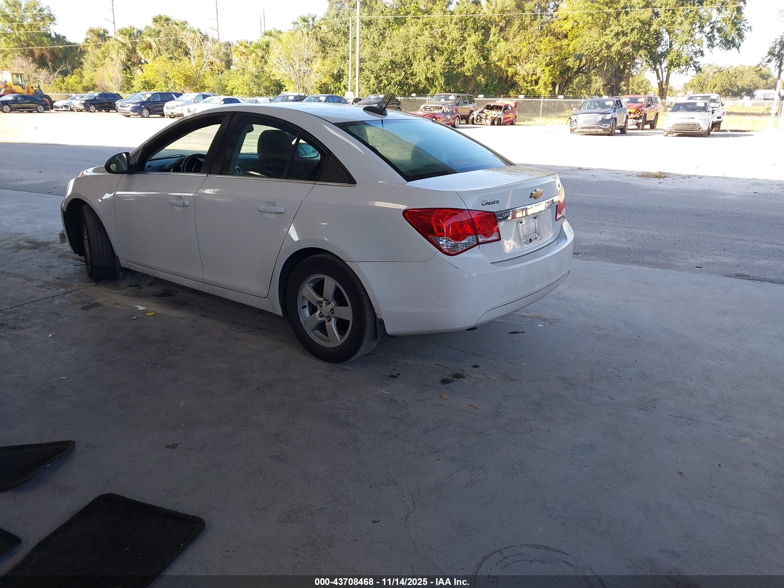 CHEVROLET CRUZE image 3