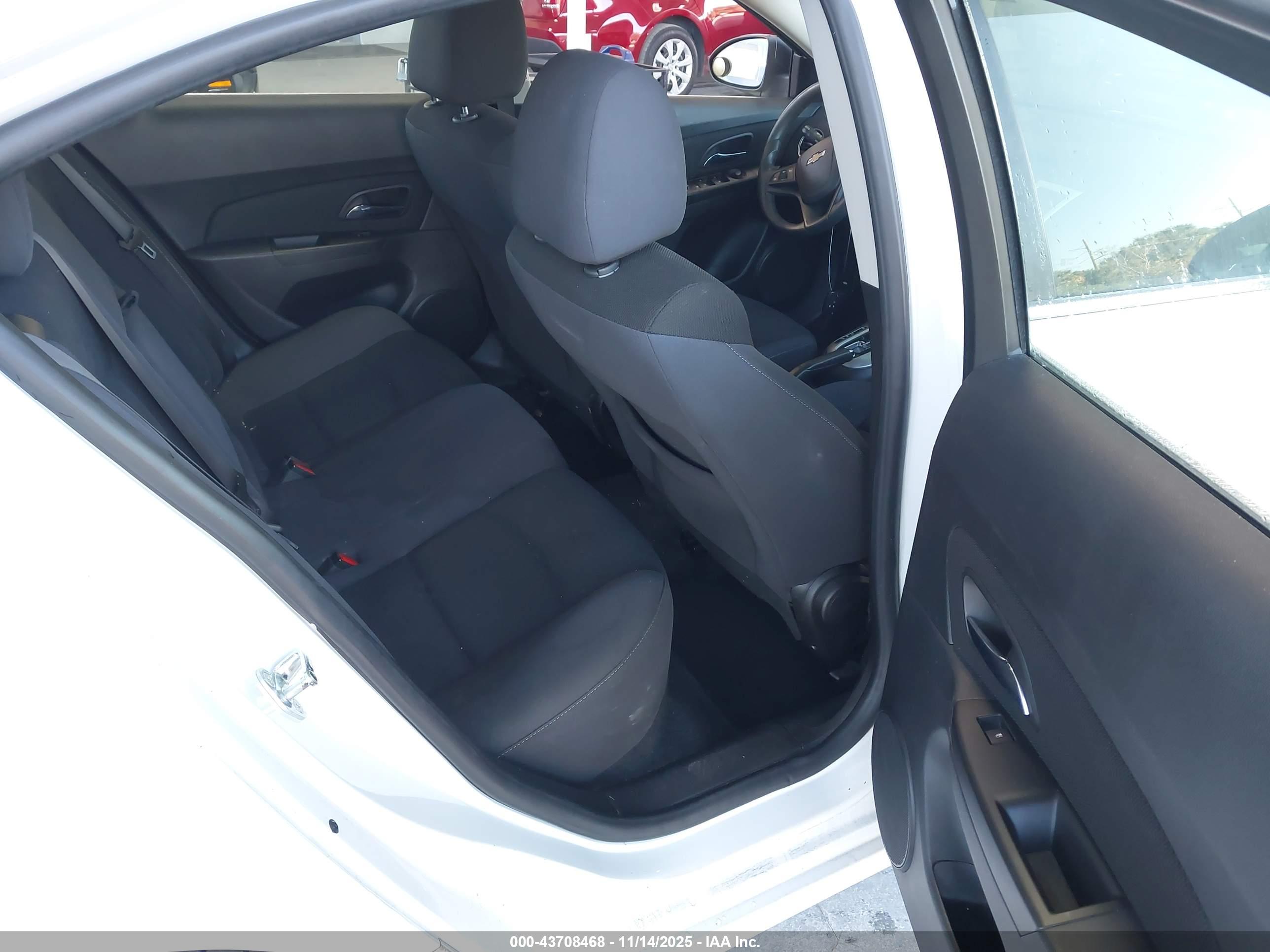 CHEVROLET CRUZE image 8