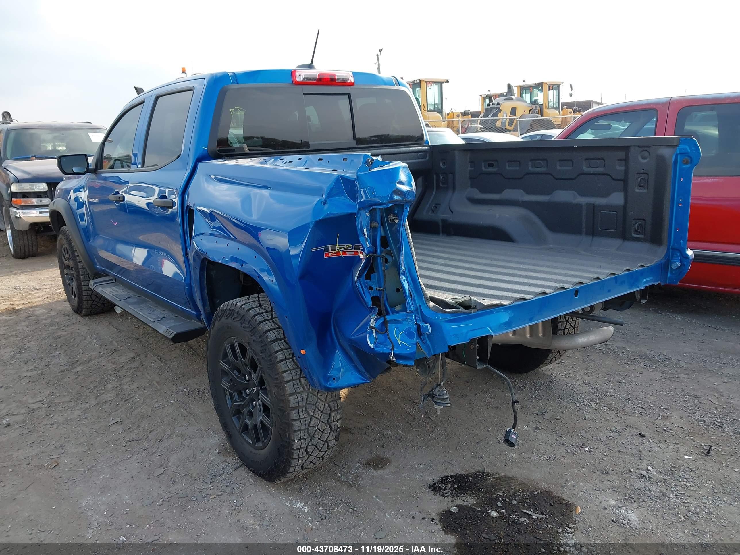 CHEVROLET COLORADO image 3