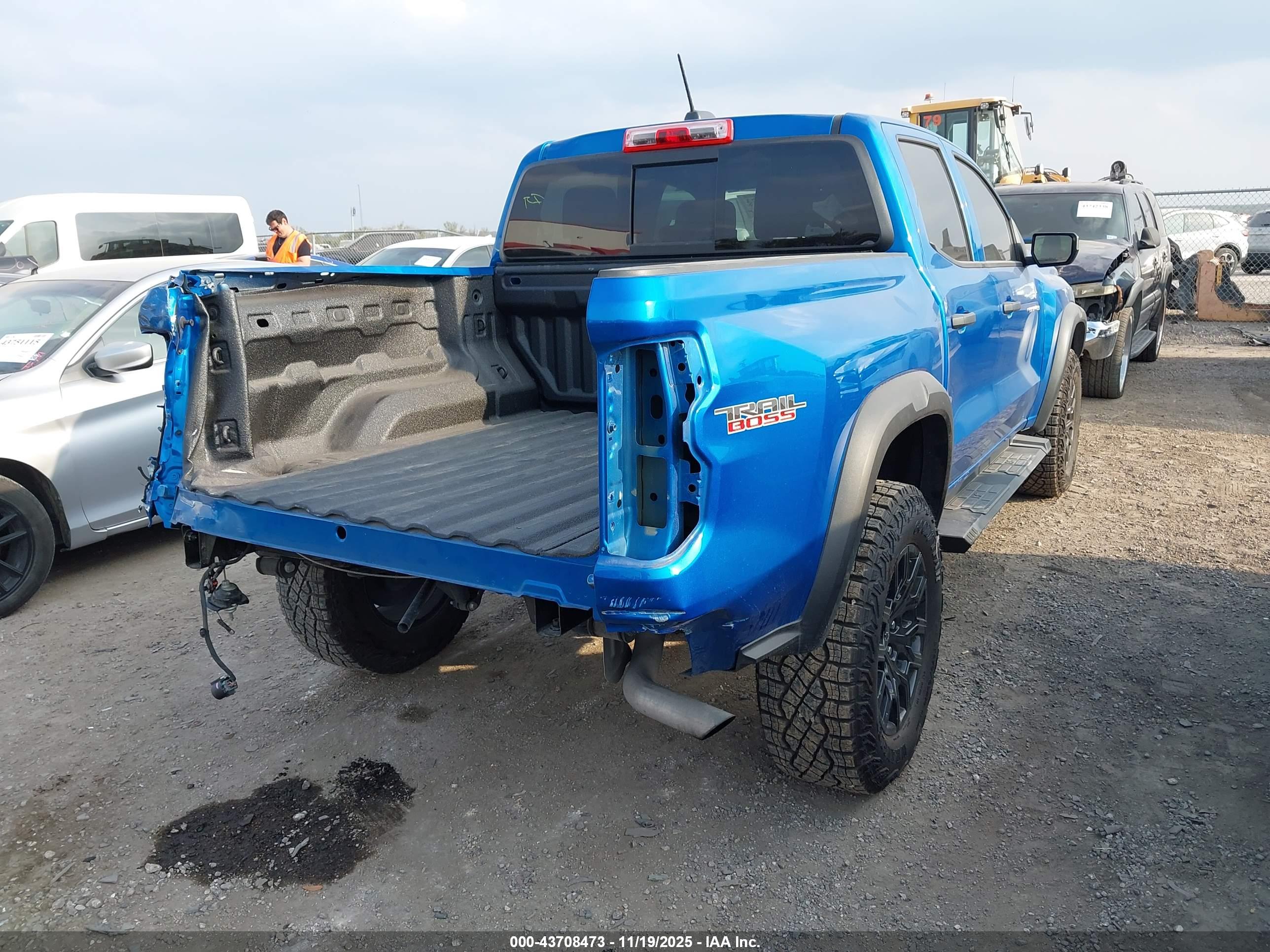 CHEVROLET COLORADO image 4
