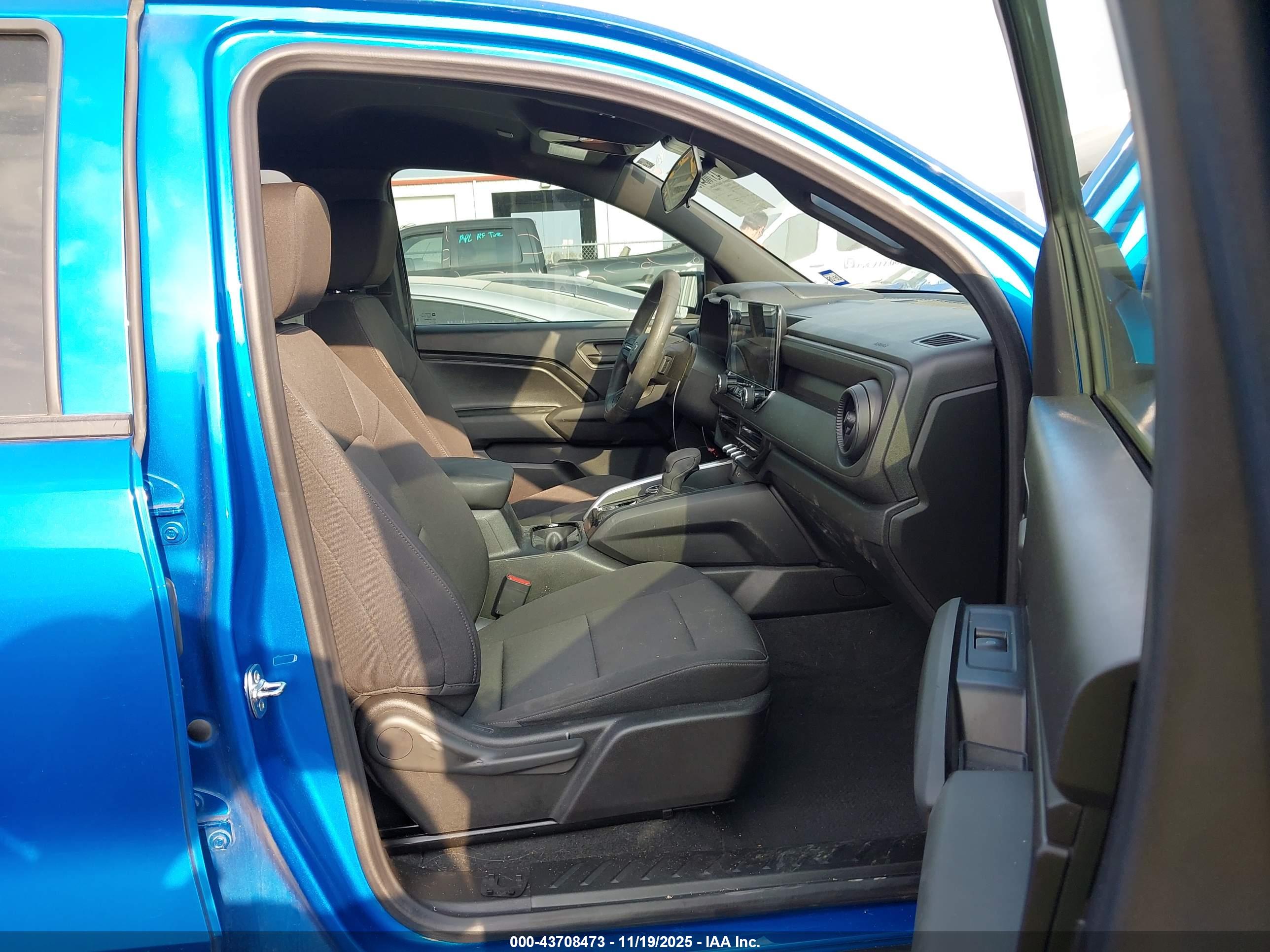 CHEVROLET COLORADO image 5