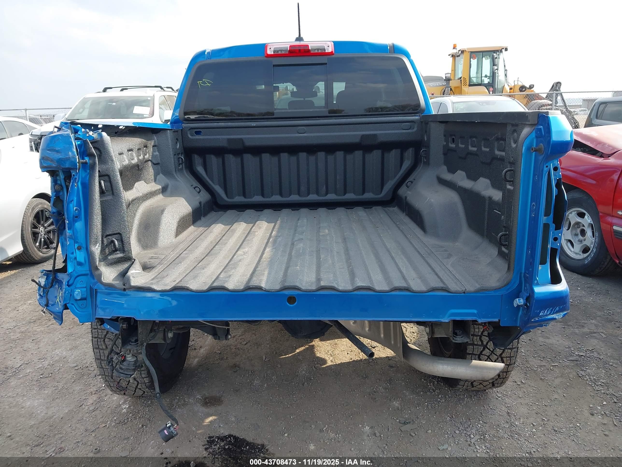 CHEVROLET COLORADO image 6