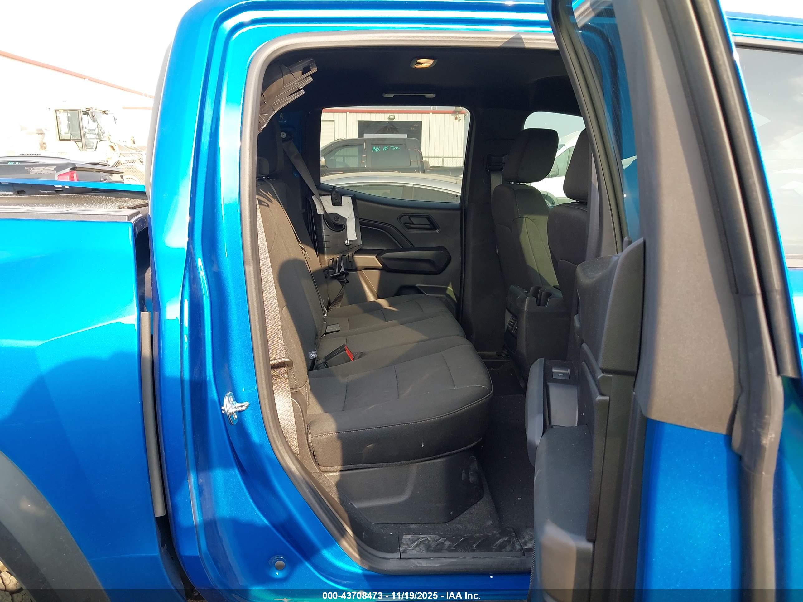 CHEVROLET COLORADO image 8