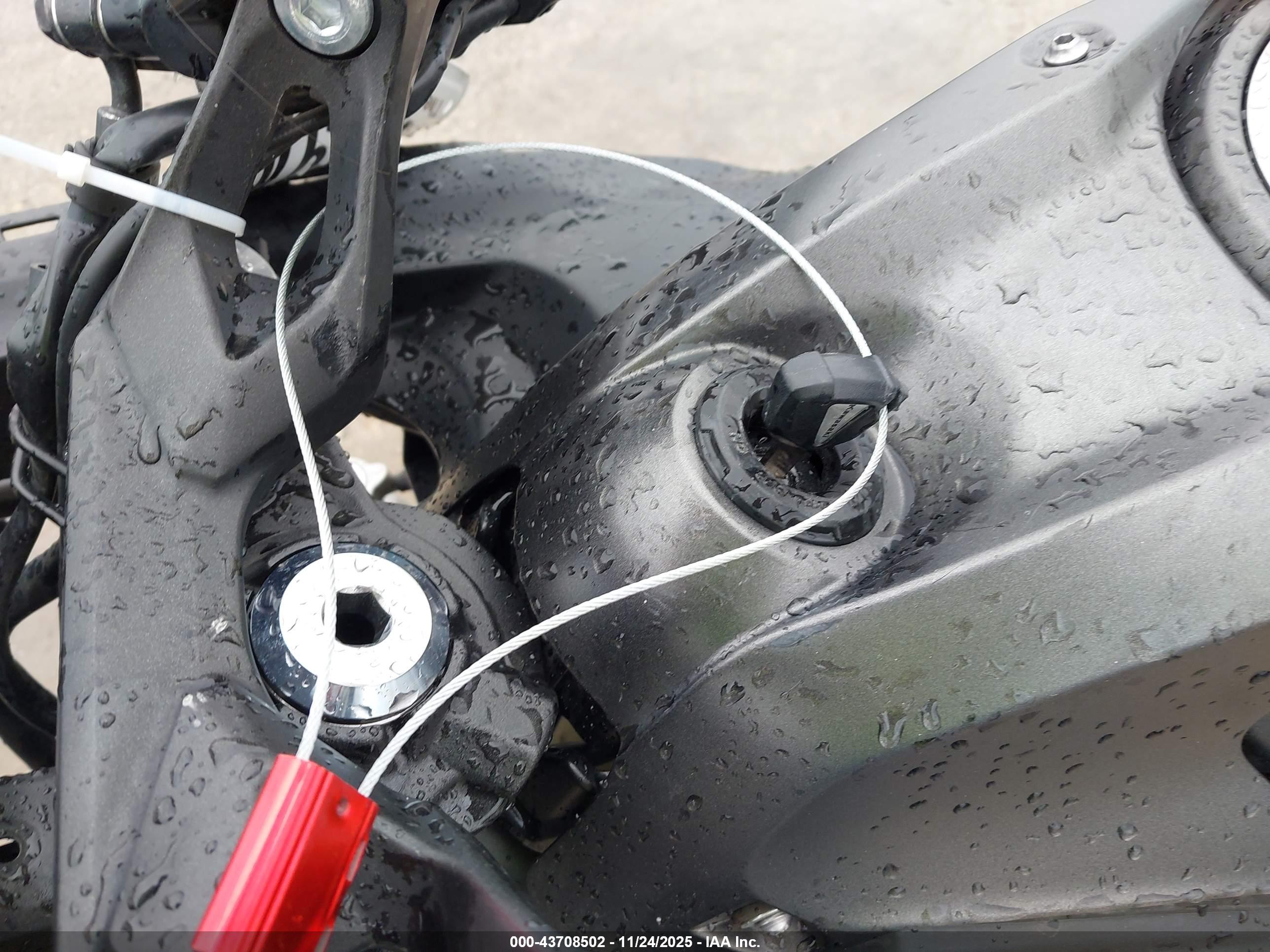 KAWASAKI EX650 image 11