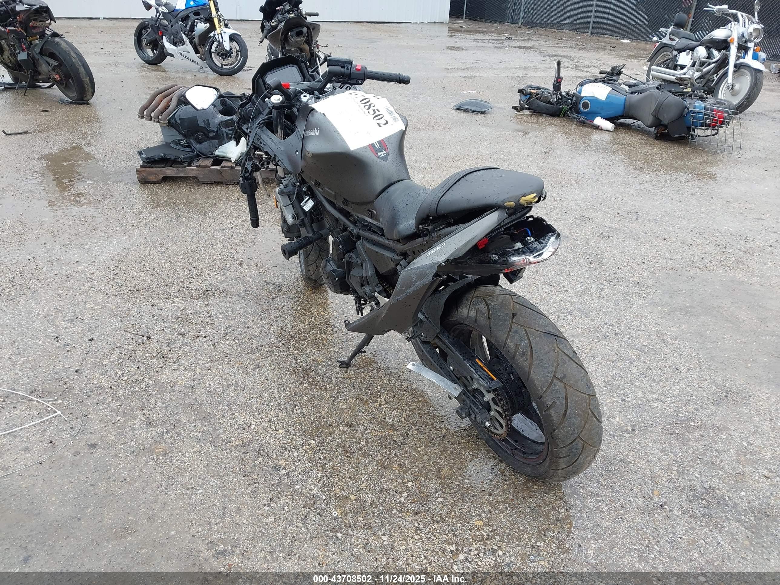 KAWASAKI EX650 image 3