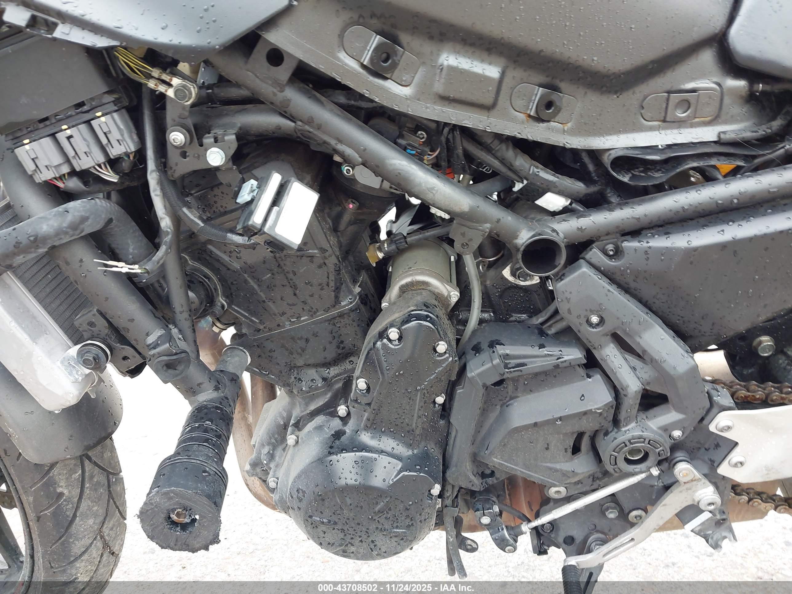 KAWASAKI EX650 image 9