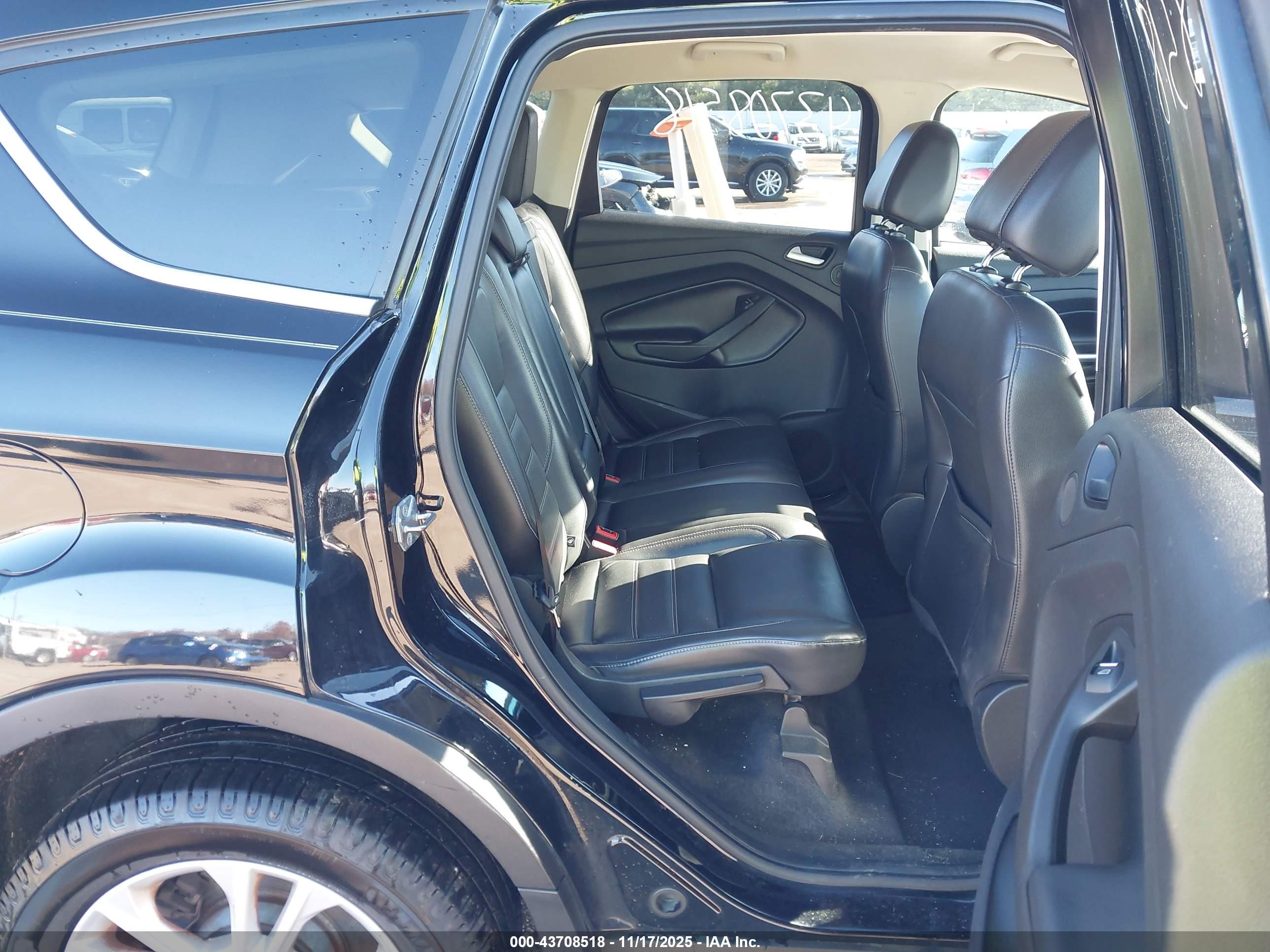 FORD ESCAPE image 8