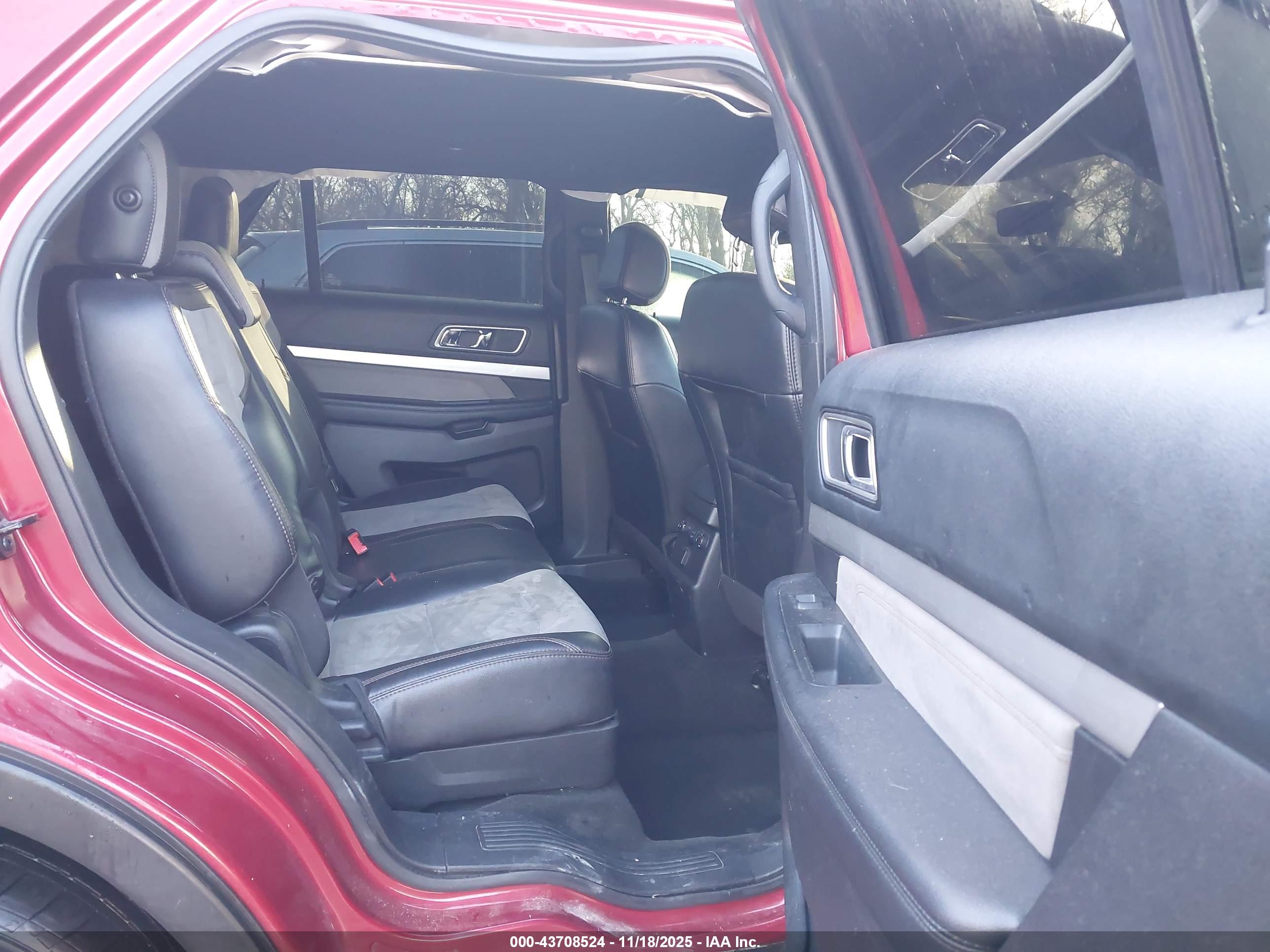 FORD EXPLORER image 8