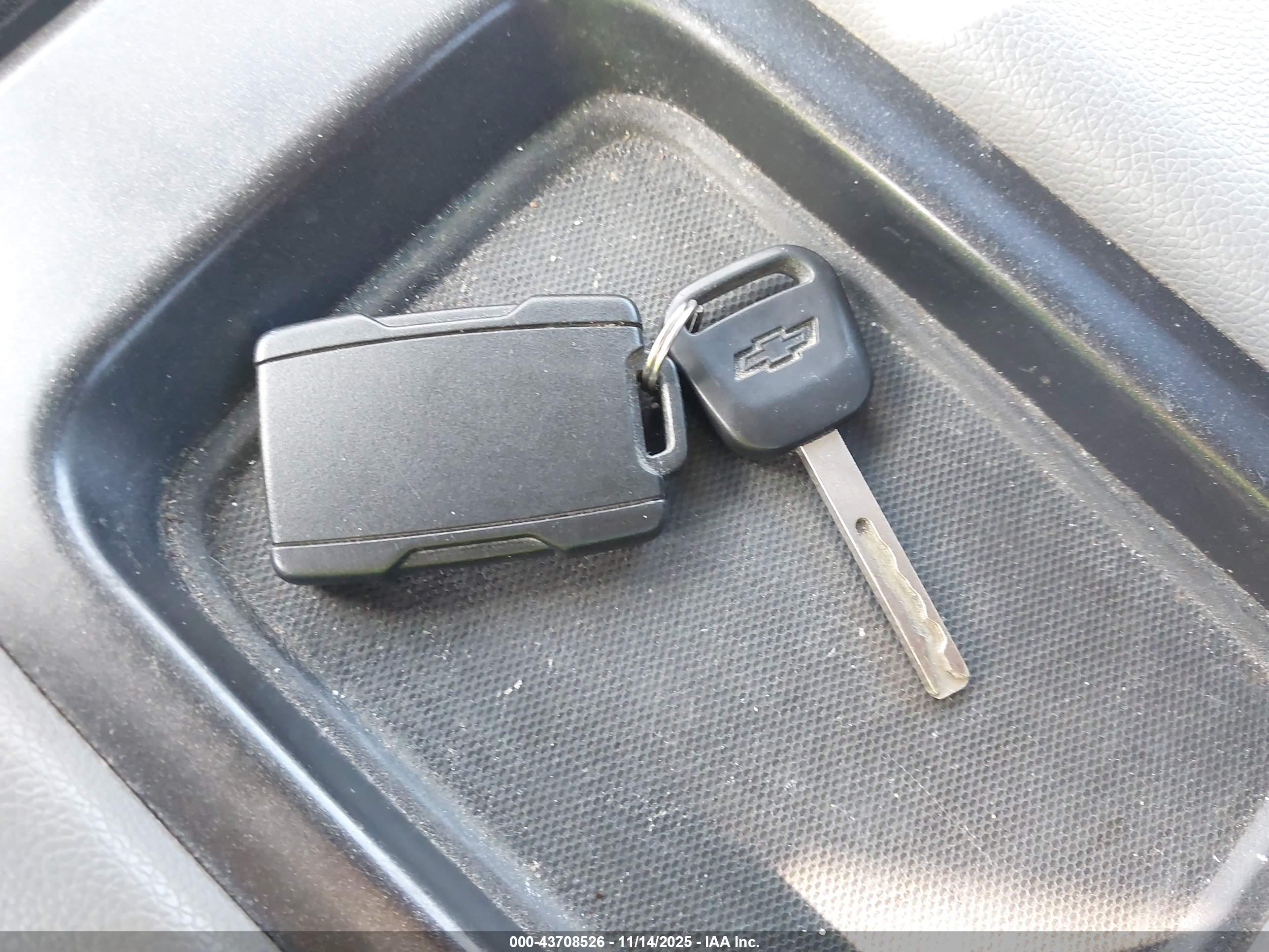 CHEVROLET SILVERADO image 11