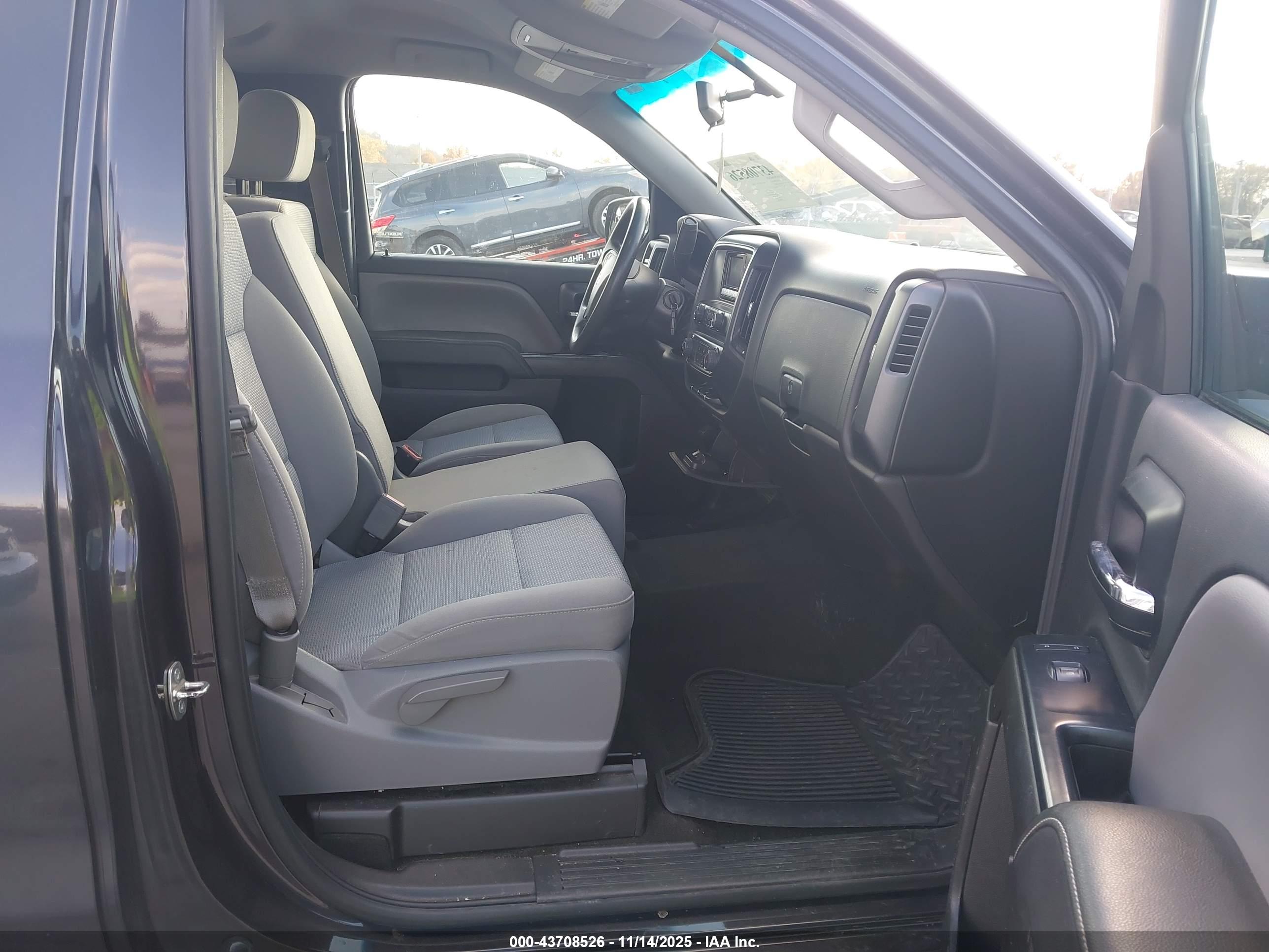 CHEVROLET SILVERADO image 5
