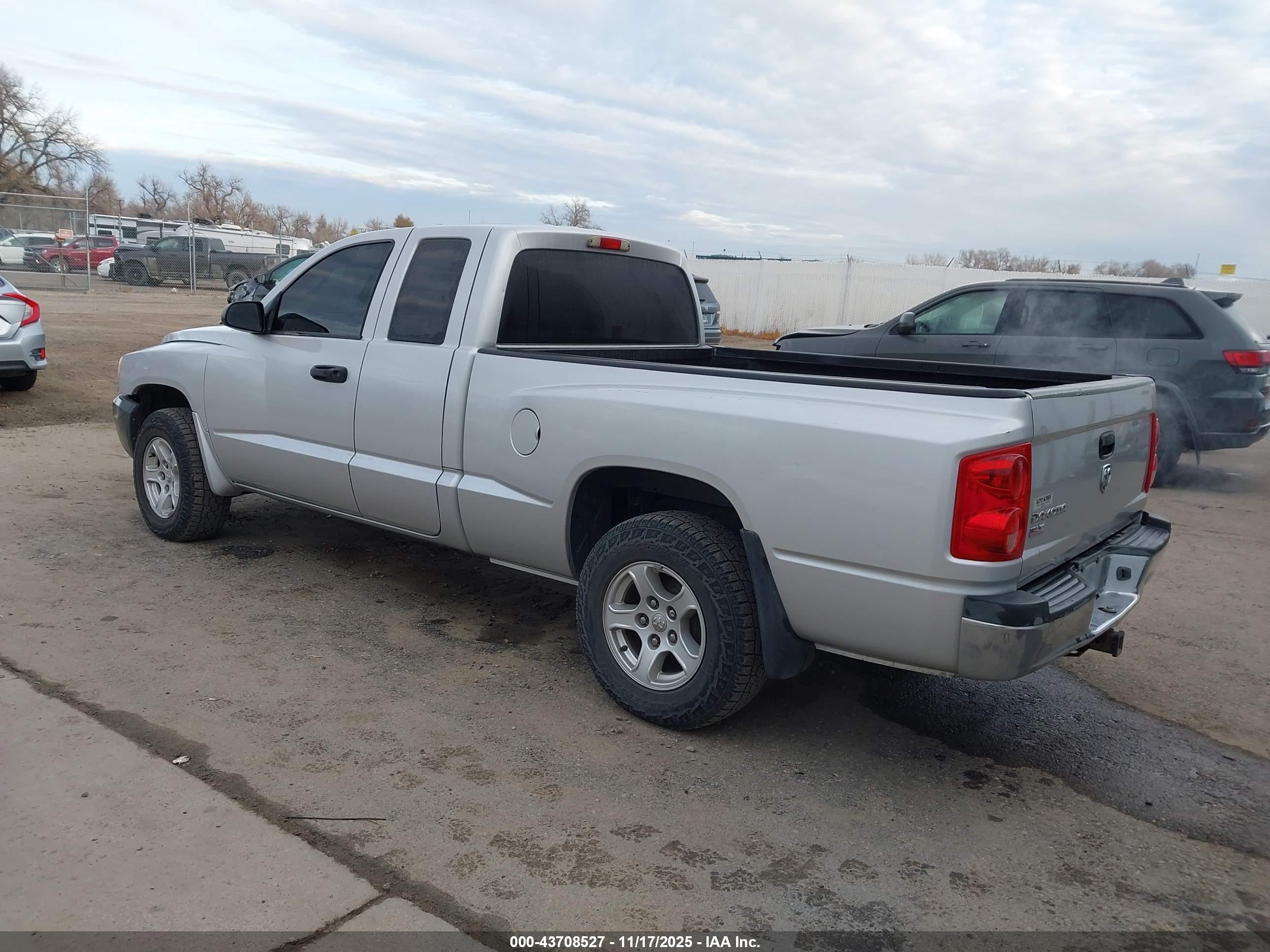 DODGE DAKOTA image 3