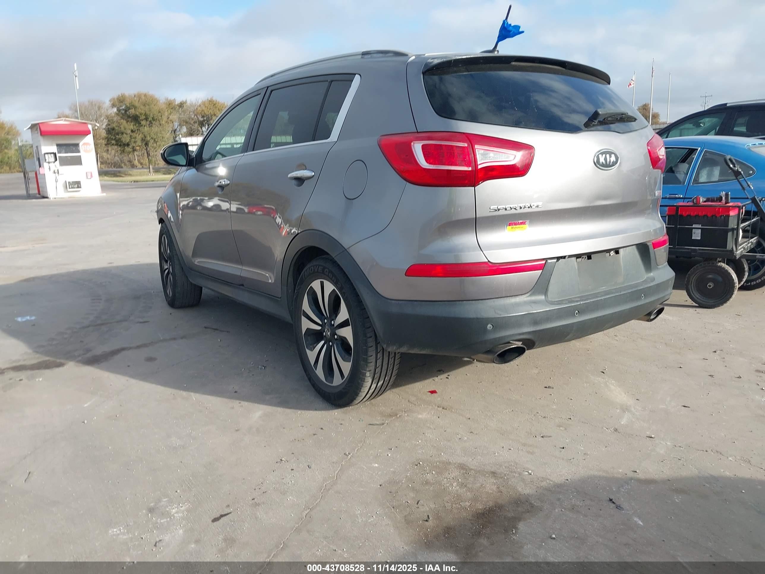KIA SPORTAGE image 3