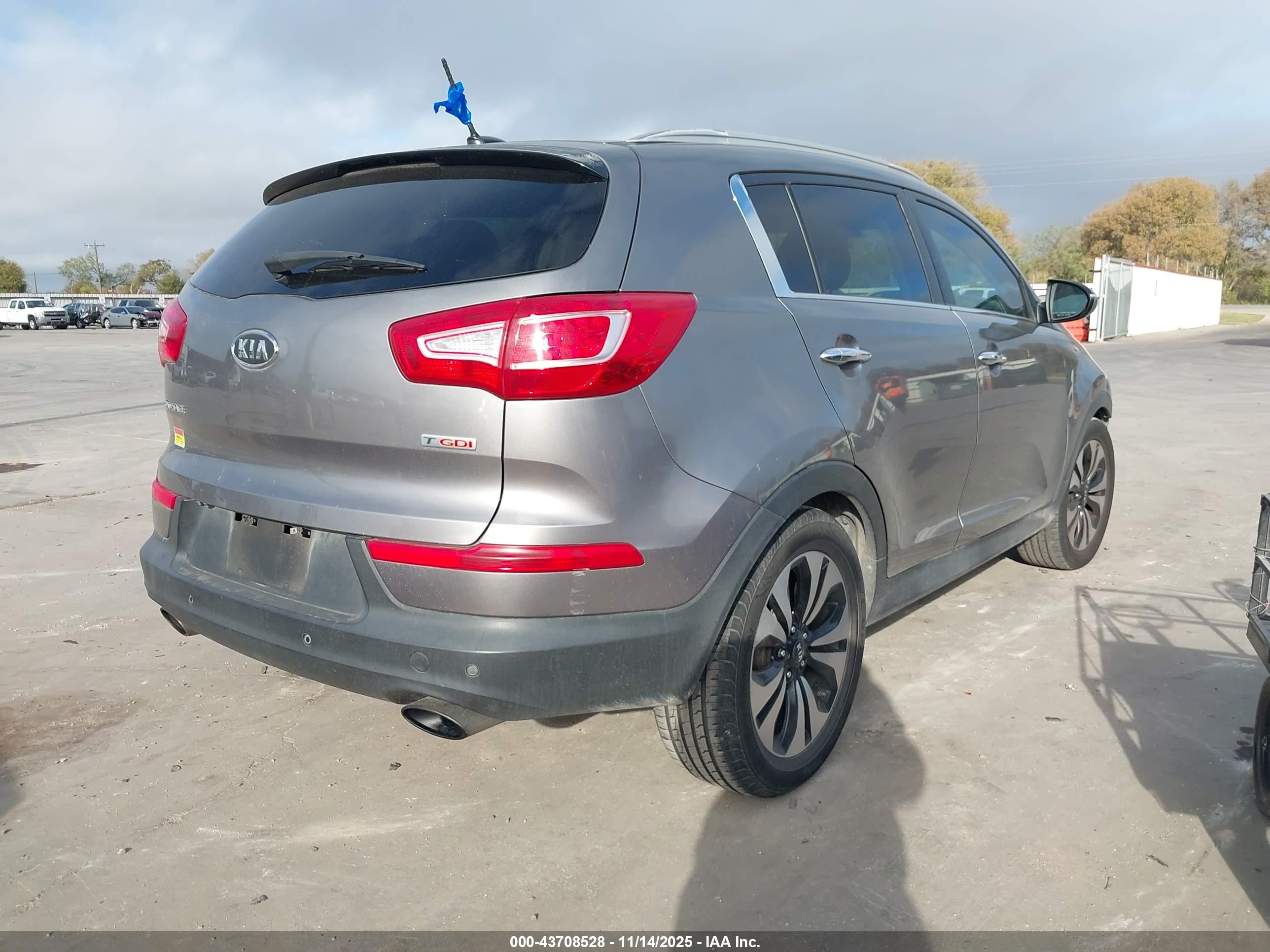KIA SPORTAGE image 4