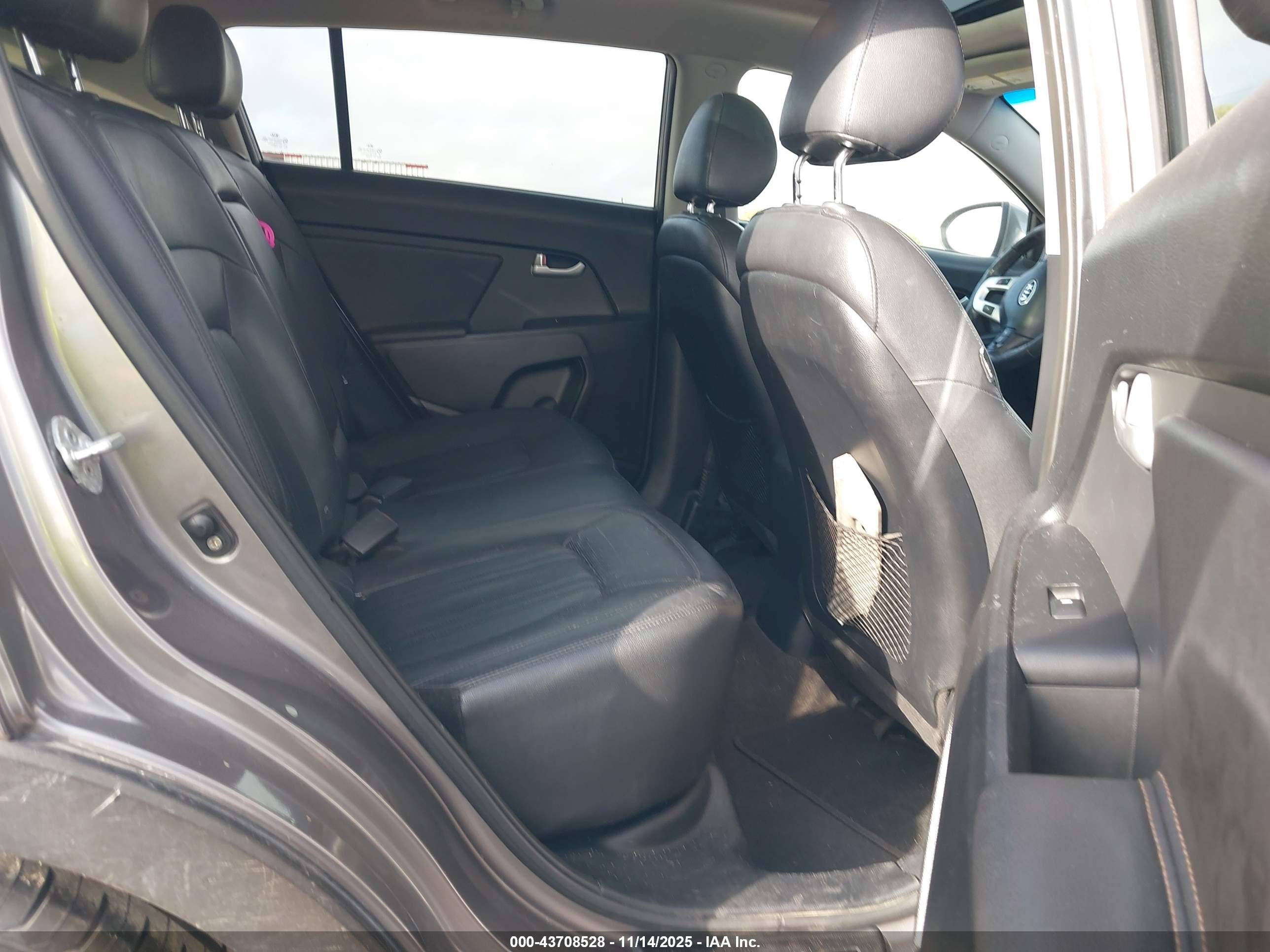 KIA SPORTAGE image 8