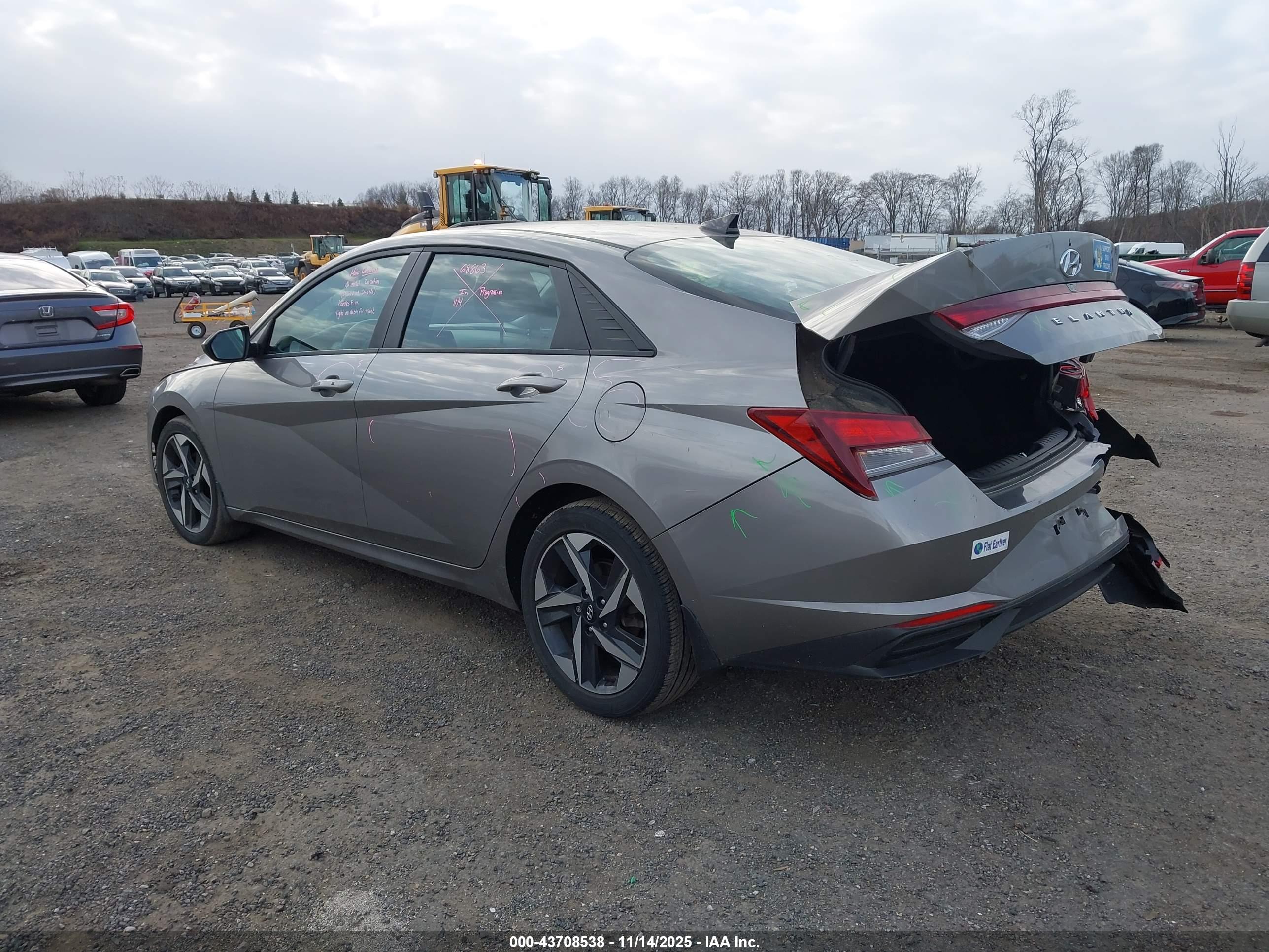 HYUNDAI ELANTRA image 3
