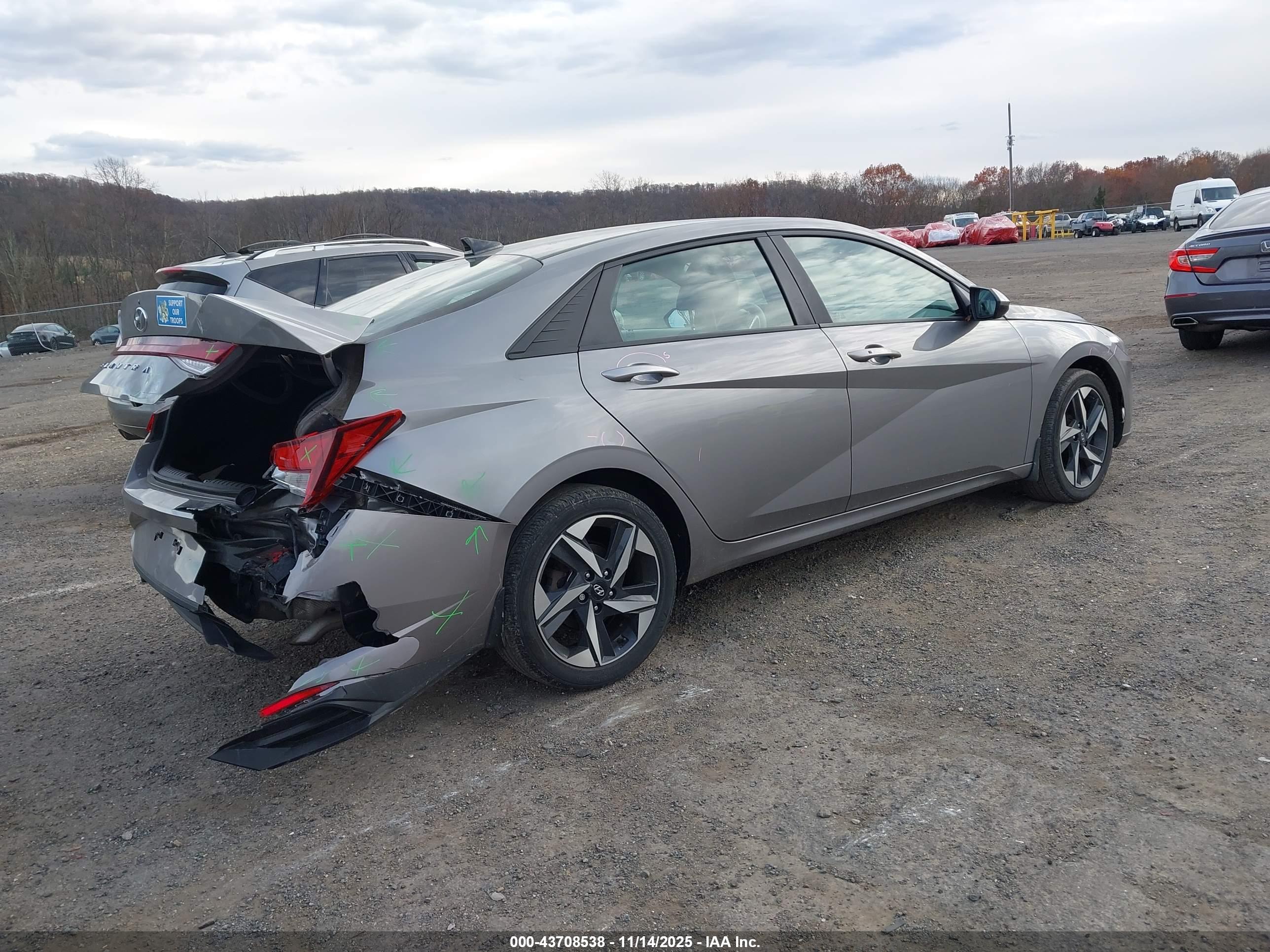 HYUNDAI ELANTRA image 4