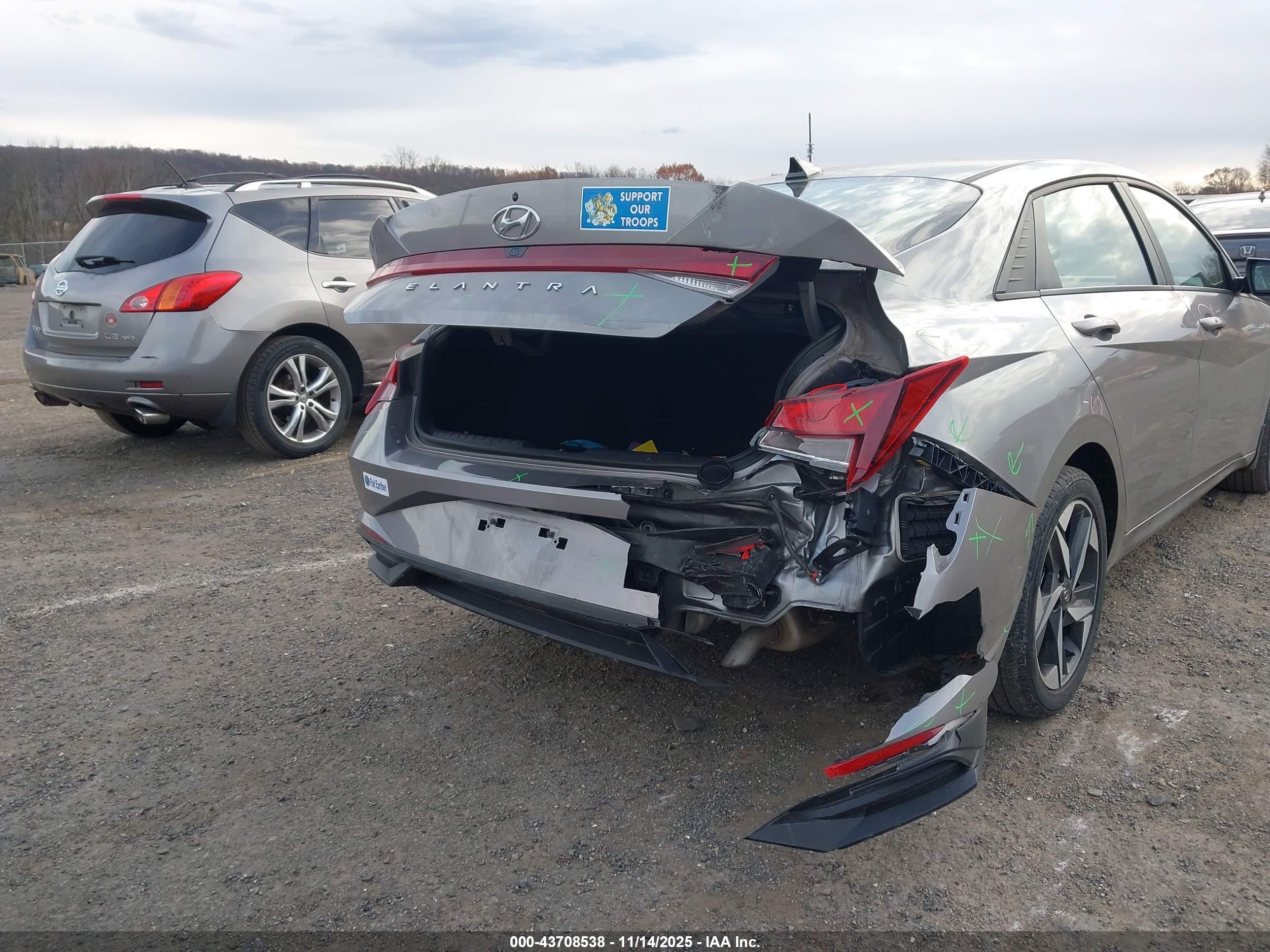 HYUNDAI ELANTRA image 6